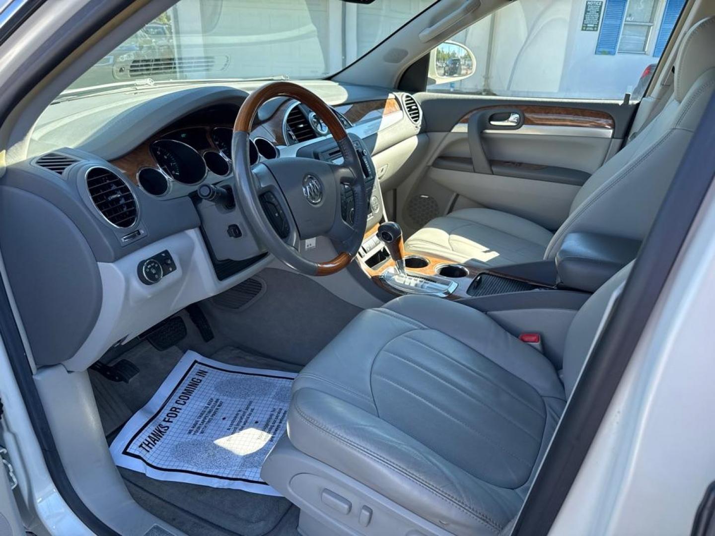 2008 WHITE BUICK ENCLAVE CXL (5GAER23778J) with an 3.6L engine, Automatic transmission, located at 2929 9th St. West, Bradenton, 34205, (941) 242-2810, 27.473591, -82.570679 - Photo#9