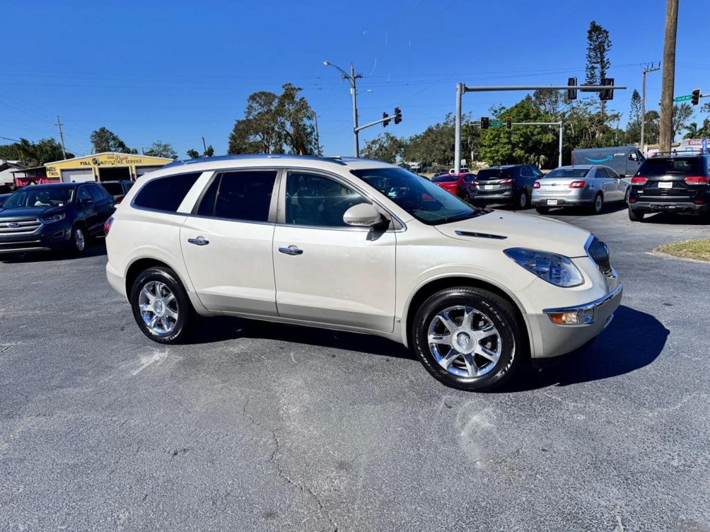 2008 WHITE BUICK ENCLAVE CXL (5GAER23778J) with an 3.6L engine, Automatic transmission, located at 2929 9th St. West, Bradenton, 34205, (941) 242-2810, 27.473591, -82.570679 - Photo#1