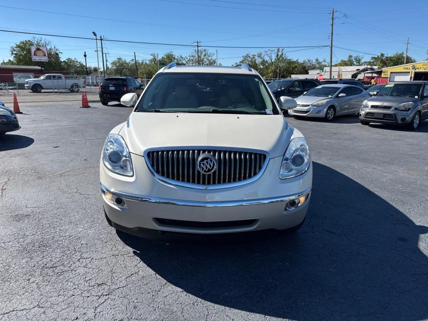 2008 WHITE BUICK ENCLAVE CXL (5GAER23778J) with an 3.6L engine, Automatic transmission, located at 2929 9th St. West, Bradenton, 34205, (941) 242-2810, 27.473591, -82.570679 - Photo#2