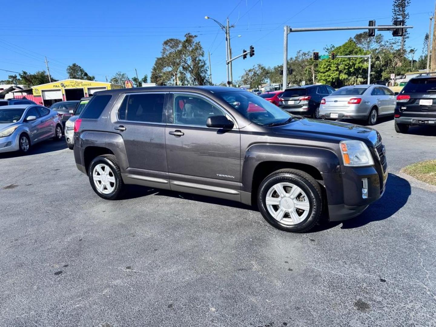 2014 GRAY GMC TERRAIN SLE (2GKFLVEK2E6) with an 2.4L engine, Automatic transmission, located at 2929 9th St. West, Bradenton, 34205, (941) 242-2810, 27.473591, -82.570679 - Thanks for inquring into DriveNation USA! All vehicles listed can be viewed at www.drivenationusa.com for vehicle history reports and additonal info. We cannot quote any terms such as down payments or monthly payments without an application. You can apply directly at www.drivenationusa.com or by con - Photo#0