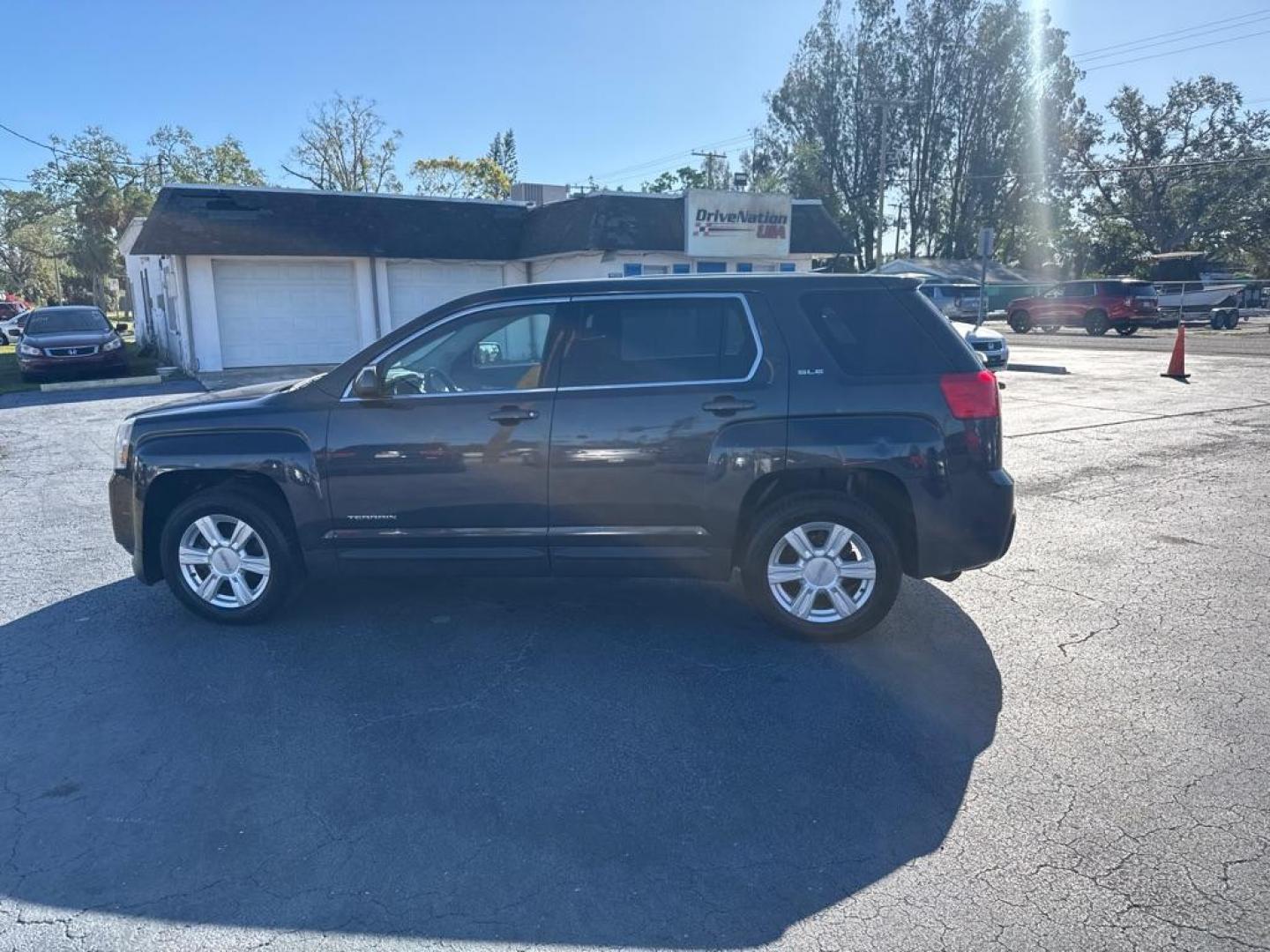 2014 GRAY GMC TERRAIN SLE (2GKFLVEK2E6) with an 2.4L engine, Automatic transmission, located at 2929 9th St. West, Bradenton, 34205, (941) 242-2810, 27.473591, -82.570679 - Thanks for inquring into DriveNation USA! All vehicles listed can be viewed at www.drivenationusa.com for vehicle history reports and additonal info. We cannot quote any terms such as down payments or monthly payments without an application. You can apply directly at www.drivenationusa.com or by con - Photo#3