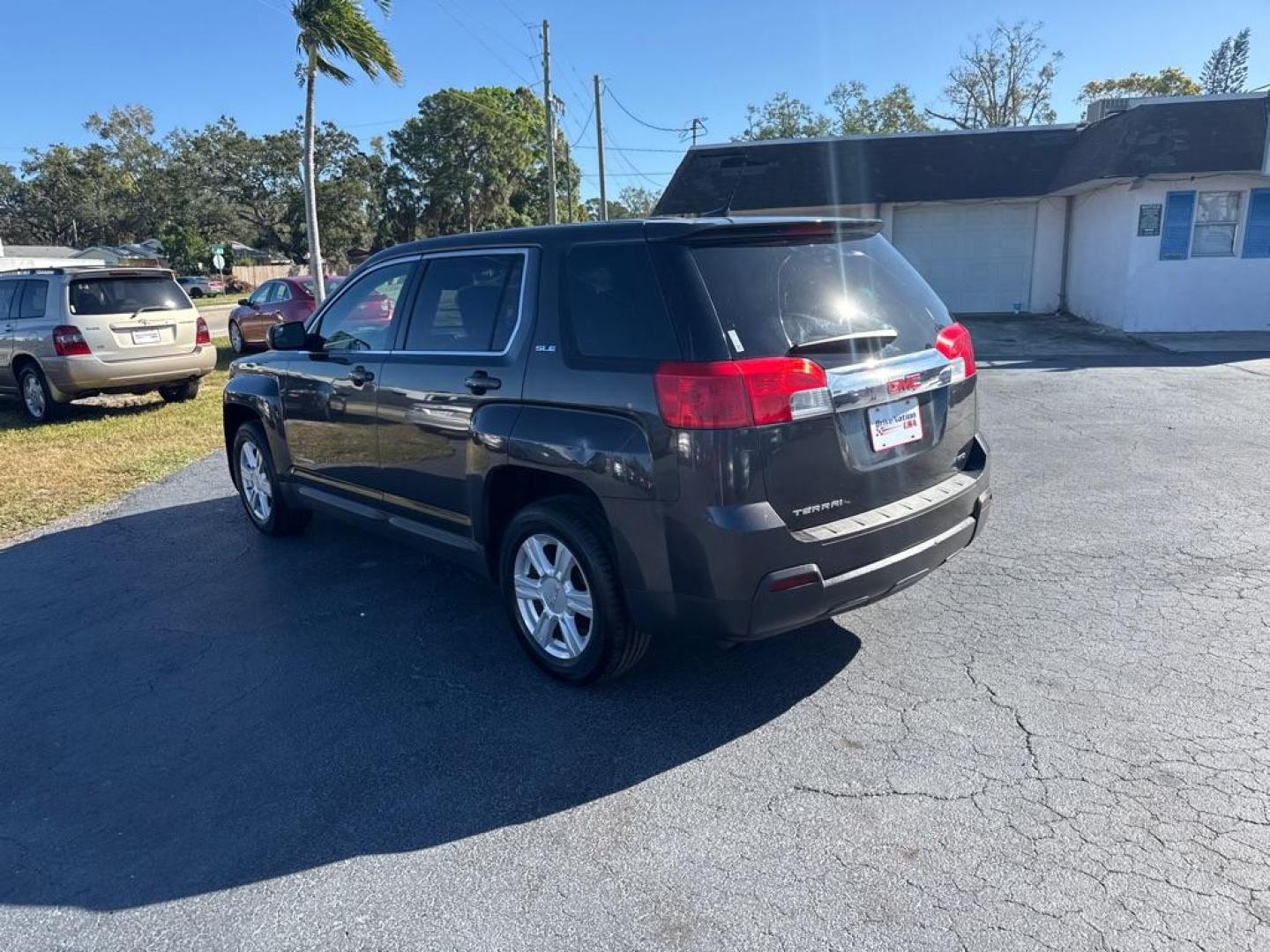 2014 GRAY GMC TERRAIN SLE (2GKFLVEK2E6) with an 2.4L engine, Automatic transmission, located at 2929 9th St. West, Bradenton, 34205, (941) 242-2810, 27.473591, -82.570679 - Thanks for inquring into DriveNation USA! All vehicles listed can be viewed at www.drivenationusa.com for vehicle history reports and additonal info. We cannot quote any terms such as down payments or monthly payments without an application. You can apply directly at www.drivenationusa.com or by con - Photo#4