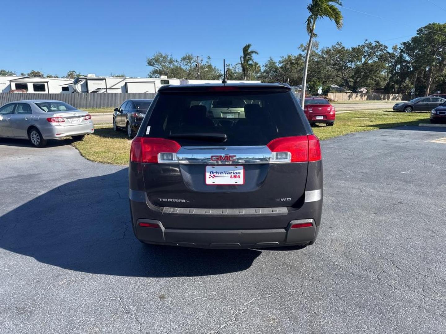 2014 GRAY GMC TERRAIN SLE (2GKFLVEK2E6) with an 2.4L engine, Automatic transmission, located at 2929 9th St. West, Bradenton, 34205, (941) 242-2810, 27.473591, -82.570679 - Thanks for inquring into DriveNation USA! All vehicles listed can be viewed at www.drivenationusa.com for vehicle history reports and additonal info. We cannot quote any terms such as down payments or monthly payments without an application. You can apply directly at www.drivenationusa.com or by con - Photo#5