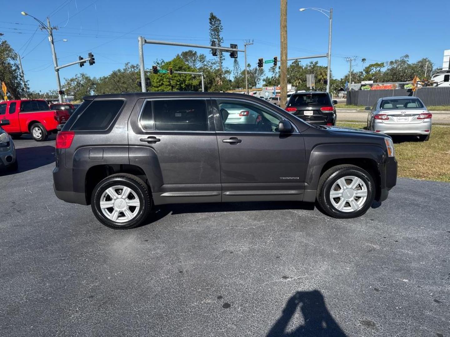 2014 GRAY GMC TERRAIN SLE (2GKFLVEK2E6) with an 2.4L engine, Automatic transmission, located at 2929 9th St. West, Bradenton, 34205, (941) 242-2810, 27.473591, -82.570679 - Thanks for inquring into DriveNation USA! All vehicles listed can be viewed at www.drivenationusa.com for vehicle history reports and additonal info. We cannot quote any terms such as down payments or monthly payments without an application. You can apply directly at www.drivenationusa.com or by con - Photo#7