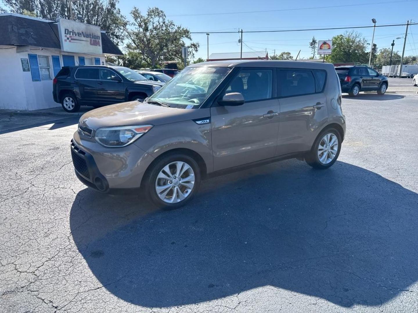 2015 TAN KIA SOUL + (KNDJP3A55F7) with an 2.0L engine, Automatic transmission - Photo#3