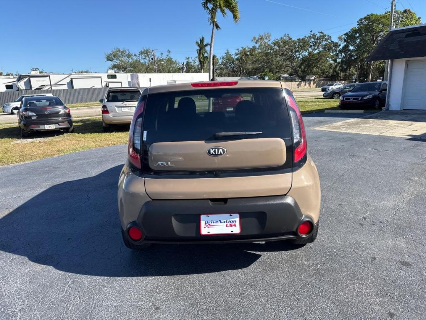 2015 TAN KIA SOUL + (KNDJP3A55F7) with an 2.0L engine, Automatic transmission - Photo#5