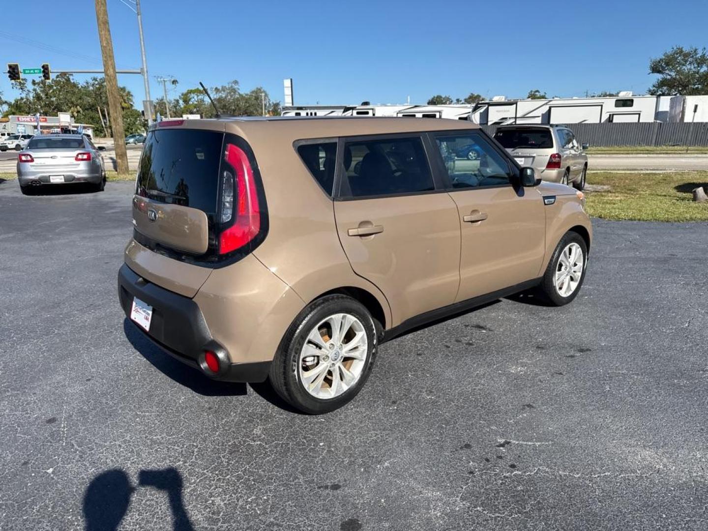 2015 TAN KIA SOUL + (KNDJP3A55F7) with an 2.0L engine, Automatic transmission - Photo#6