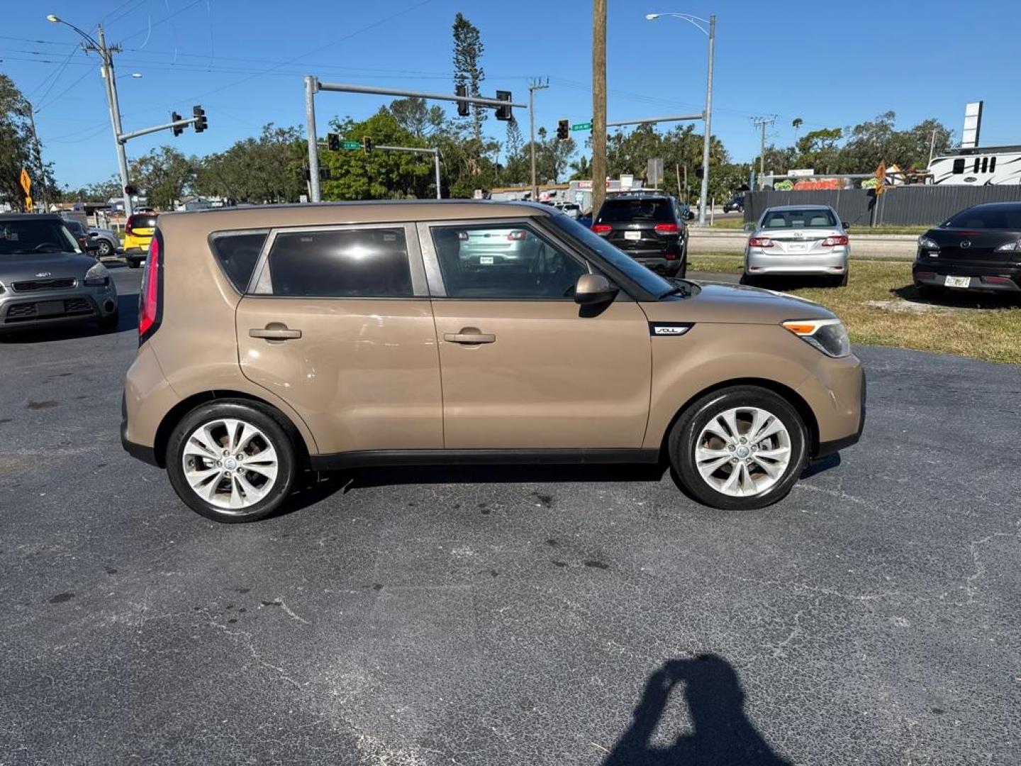 2015 TAN KIA SOUL + (KNDJP3A55F7) with an 2.0L engine, Automatic transmission - Photo#7