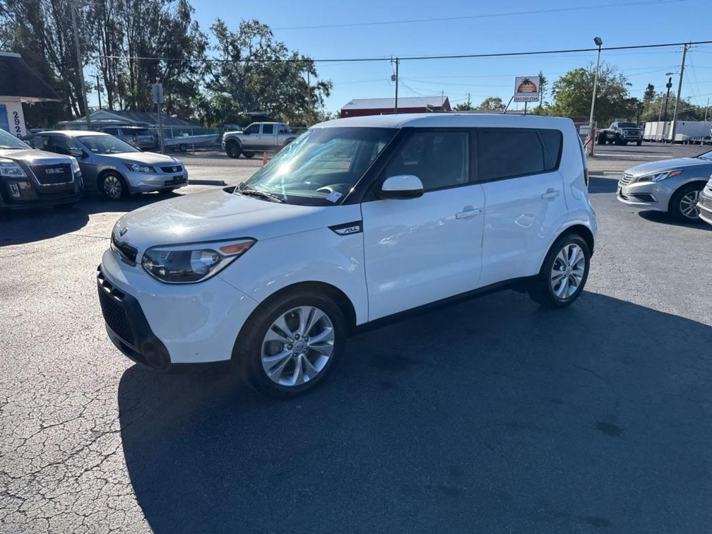 2015 WHITE KIA SOUL + (KNDJP3A56F7) with an 2.0L engine, Automatic transmission, located at 2929 9th St. West, Bradenton, 34205, (941) 242-2810, 27.473591, -82.570679 - Thanks for inquring into DriveNation USA! All vehicles listed can be viewed at www.drivenationusa.com for vehicle history reports and additonal info. We cannot quote any terms such as down payments or monthly payments without an application. You can apply directly at www.drivenationusa.com or by con - Photo#3