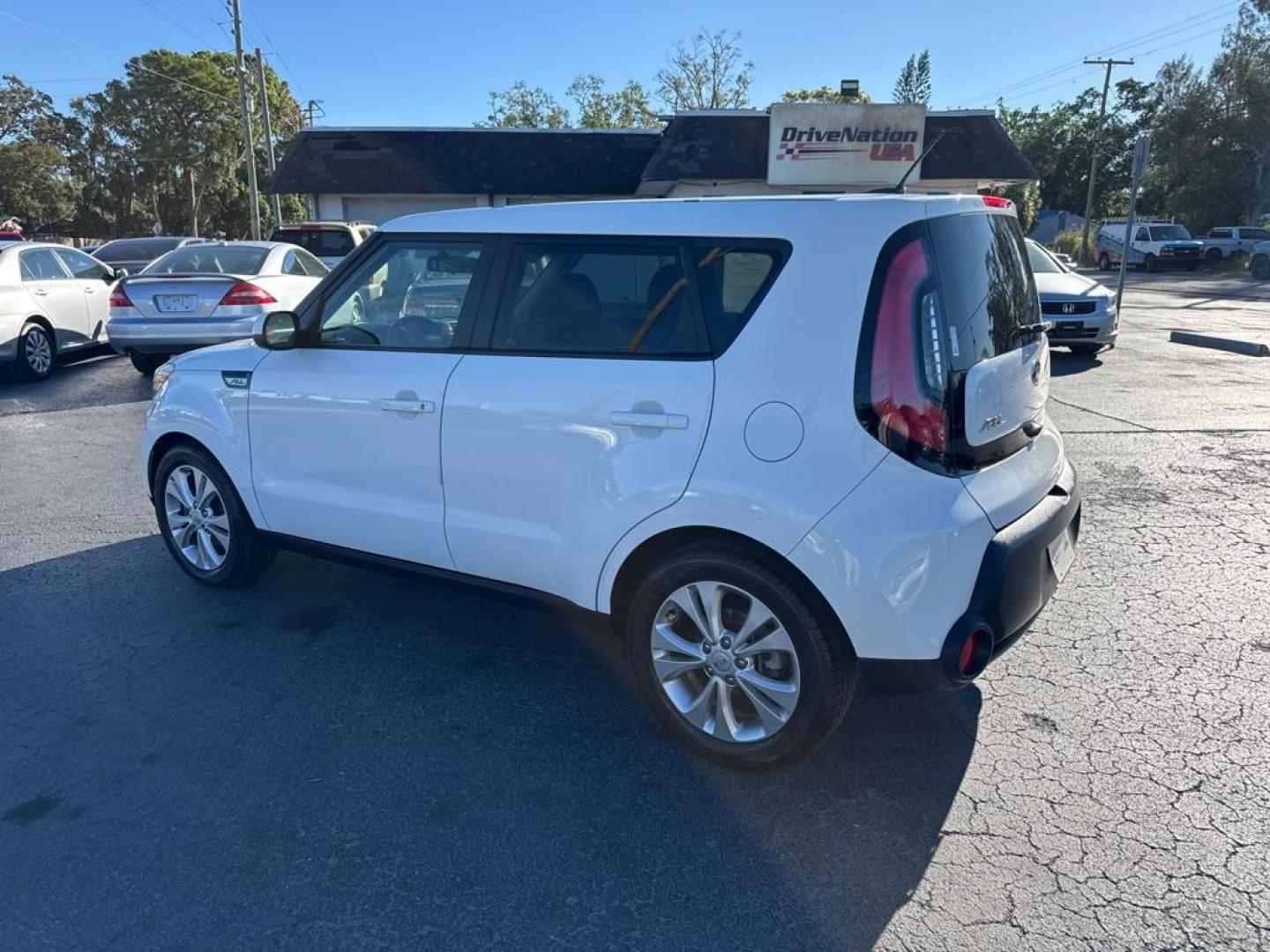 2015 WHITE KIA SOUL + (KNDJP3A56F7) with an 2.0L engine, Automatic transmission, located at 2929 9th St. West, Bradenton, 34205, (941) 242-2810, 27.473591, -82.570679 - Thanks for inquring into DriveNation USA! All vehicles listed can be viewed at www.drivenationusa.com for vehicle history reports and additonal info. We cannot quote any terms such as down payments or monthly payments without an application. You can apply directly at www.drivenationusa.com or by con - Photo#4