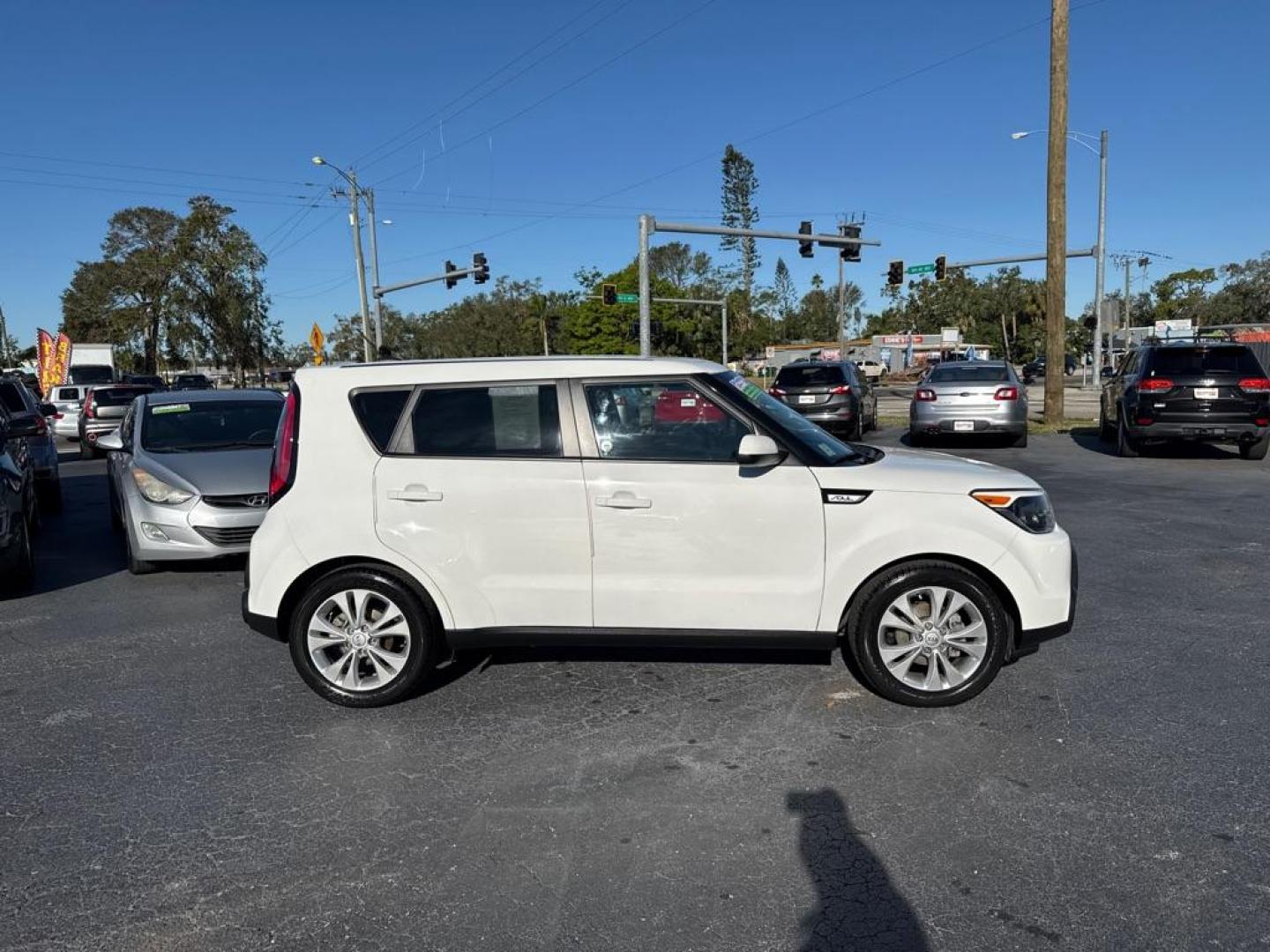 2015 WHITE KIA SOUL + (KNDJP3A56F7) with an 2.0L engine, Automatic transmission, located at 2929 9th St. West, Bradenton, 34205, (941) 242-2810, 27.473591, -82.570679 - Thanks for inquring into DriveNation USA! All vehicles listed can be viewed at www.drivenationusa.com for vehicle history reports and additonal info. We cannot quote any terms such as down payments or monthly payments without an application. You can apply directly at www.drivenationusa.com or by con - Photo#7