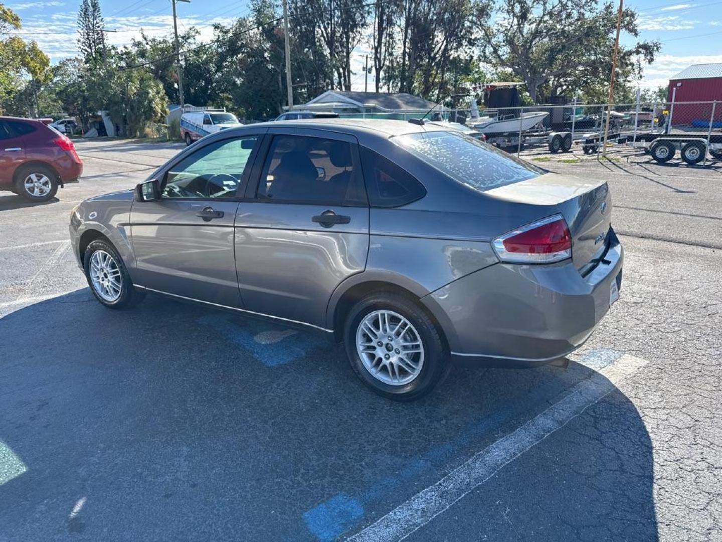 2010 GRAY FORD FOCUS SE (1FAHP3FN3AW) with an 2.0L engine, Automatic transmission, located at 2929 9th St. West, Bradenton, 34205, (941) 242-2810, 27.473591, -82.570679 - Thanks for inquring into DriveNation USA! All vehicles listed can be viewed at www.drivenationusa.com for vehicle history reports and additonal info. We cannot quote any terms such as down payments or monthly payments without an application. You can apply directly at www.drivenationusa.com or by con - Photo#4