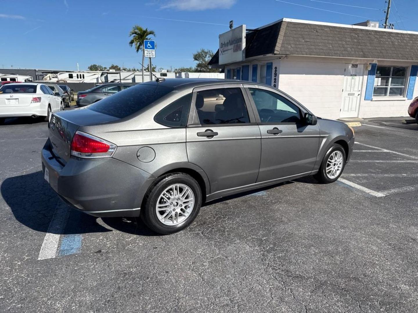 2010 GRAY FORD FOCUS SE (1FAHP3FN3AW) with an 2.0L engine, Automatic transmission, located at 2929 9th St. West, Bradenton, 34205, (941) 242-2810, 27.473591, -82.570679 - Thanks for inquring into DriveNation USA! All vehicles listed can be viewed at www.drivenationusa.com for vehicle history reports and additonal info. We cannot quote any terms such as down payments or monthly payments without an application. You can apply directly at www.drivenationusa.com or by con - Photo#6