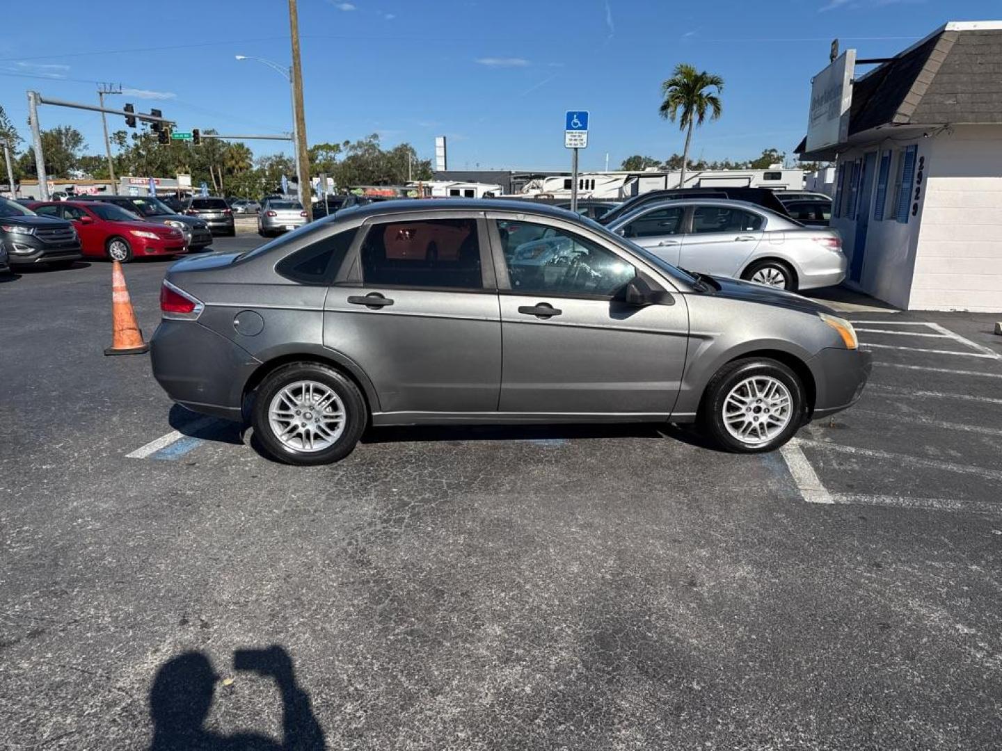 2010 GRAY FORD FOCUS SE (1FAHP3FN3AW) with an 2.0L engine, Automatic transmission, located at 2929 9th St. West, Bradenton, 34205, (941) 242-2810, 27.473591, -82.570679 - Thanks for inquring into DriveNation USA! All vehicles listed can be viewed at www.drivenationusa.com for vehicle history reports and additonal info. We cannot quote any terms such as down payments or monthly payments without an application. You can apply directly at www.drivenationusa.com or by con - Photo#7