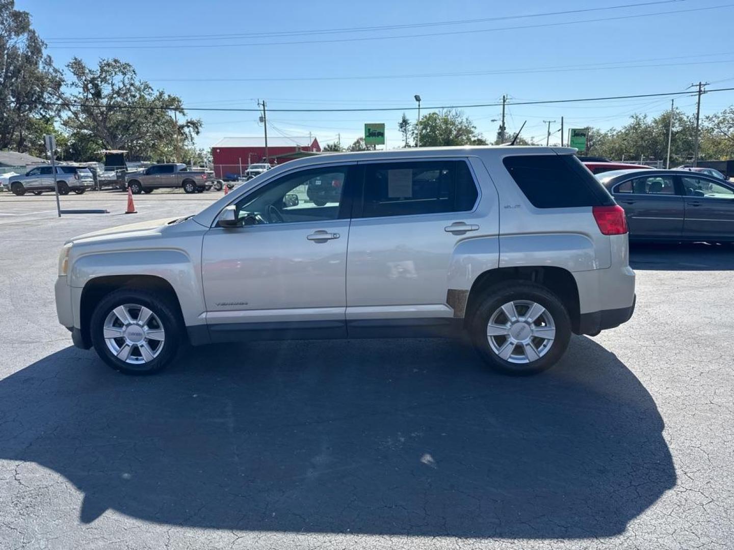 2013 TAN GMC TERRAIN SLE (2GKALMEKXD6) with an 2.4L engine, Automatic transmission, located at 2929 9th St. West, Bradenton, 34205, (941) 242-2810, 27.473591, -82.570679 - Thanks for inquring into DriveNation USA! All vehicles listed can be viewed at www.drivenationusa.com for vehicle history reports and additonal info. We cannot quote any terms such as down payments or monthly payments without an application. You can apply directly at www.drivenationusa.com or by con - Photo#5