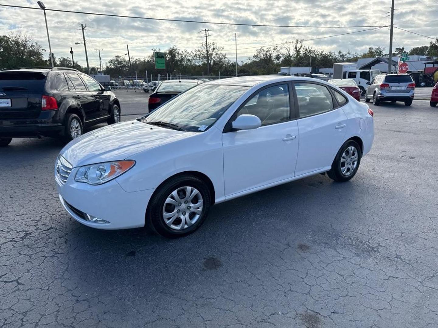 2010 WHITE HYUNDAI ELANTRA BLUE (KMHDU4AD4AU) with an 2.0L engine, Automatic transmission, located at 2929 9th St. West, Bradenton, 34205, (941) 242-2810, 27.473591, -82.570679 - Thanks for inquring into DriveNation USA! All vehicles listed can be viewed at www.drivenationusa.com for vehicle history reports and additonal info. We cannot quote any terms such as down payments or monthly payments without an application. You can apply directly at www.drivenationusa.com or by con - Photo#3