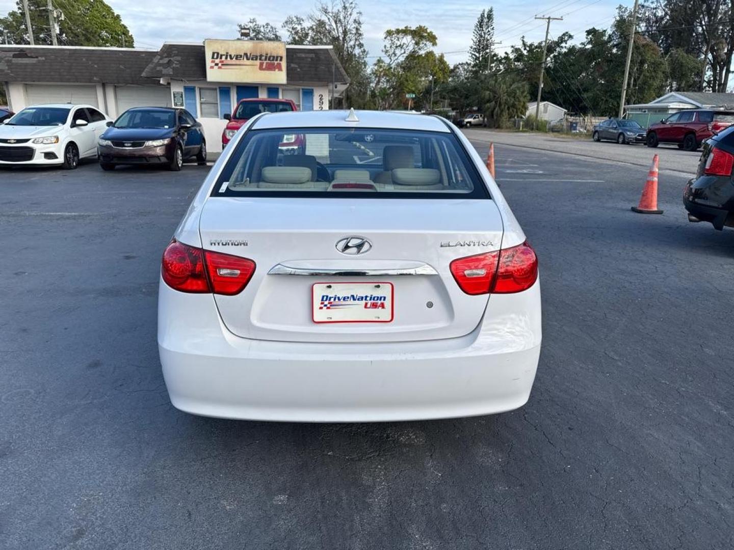 2010 WHITE HYUNDAI ELANTRA BLUE (KMHDU4AD4AU) with an 2.0L engine, Automatic transmission, located at 2929 9th St. West, Bradenton, 34205, (941) 242-2810, 27.473591, -82.570679 - Thanks for inquring into DriveNation USA! All vehicles listed can be viewed at www.drivenationusa.com for vehicle history reports and additonal info. We cannot quote any terms such as down payments or monthly payments without an application. You can apply directly at www.drivenationusa.com or by con - Photo#5