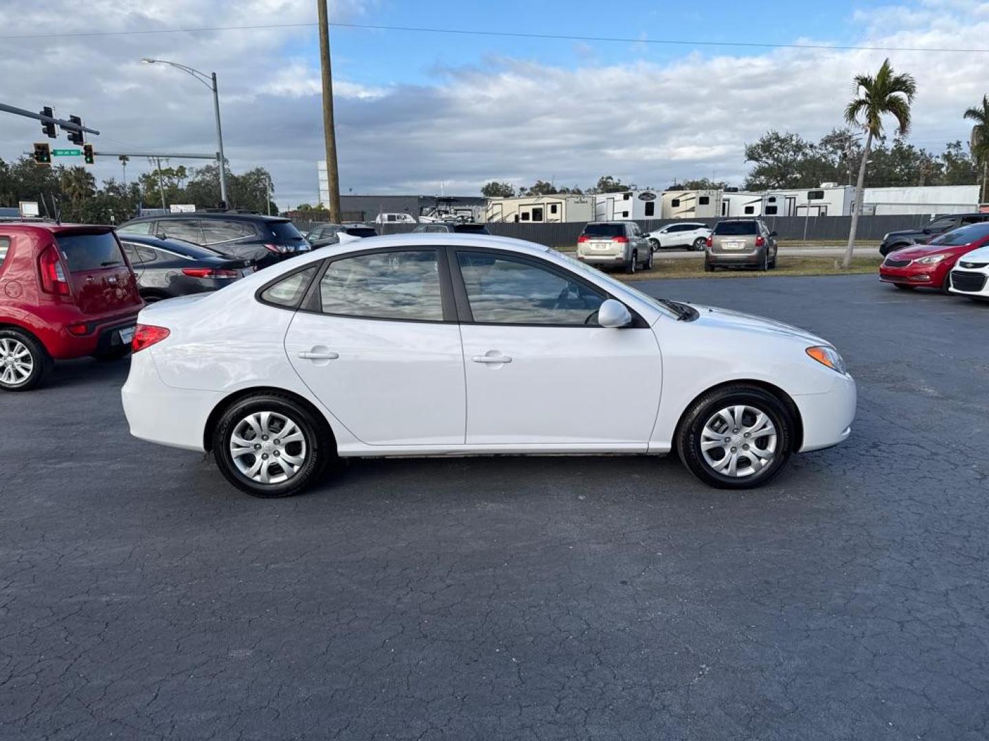 2010 WHITE HYUNDAI ELANTRA BLUE (KMHDU4AD4AU) with an 2.0L engine, Automatic transmission, located at 2929 9th St. West, Bradenton, 34205, (941) 242-2810, 27.473591, -82.570679 - Thanks for inquring into DriveNation USA! All vehicles listed can be viewed at www.drivenationusa.com for vehicle history reports and additonal info. We cannot quote any terms such as down payments or monthly payments without an application. You can apply directly at www.drivenationusa.com or by con - Photo#7