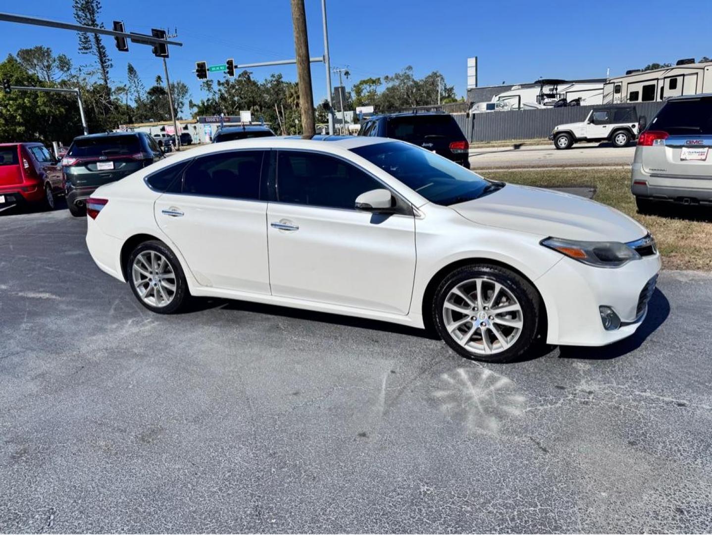 2014 WHITE TOYOTA AVALON XLE (4T1BK1EB0EU) with an 3.5L engine, Automatic transmission, located at 2929 9th St. West, Bradenton, 34205, (941) 242-2810, 27.473591, -82.570679 - Thanks for inquring into DriveNation USA! All vehicles listed can be viewed at www.drivenationusa.com for vehicle history reports and additonal info. We cannot quote any terms such as down payments or monthly payments without an application. You can apply directly at www.drivenationusa.com or by con - Photo#0