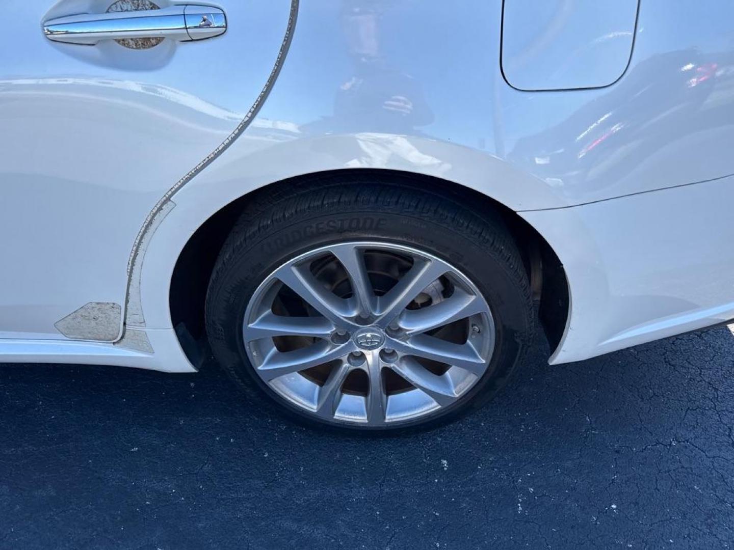 2014 WHITE TOYOTA AVALON XLE (4T1BK1EB0EU) with an 3.5L engine, Automatic transmission, located at 2929 9th St. West, Bradenton, 34205, (941) 242-2810, 27.473591, -82.570679 - Thanks for inquring into DriveNation USA! All vehicles listed can be viewed at www.drivenationusa.com for vehicle history reports and additonal info. We cannot quote any terms such as down payments or monthly payments without an application. You can apply directly at www.drivenationusa.com or by con - Photo#10