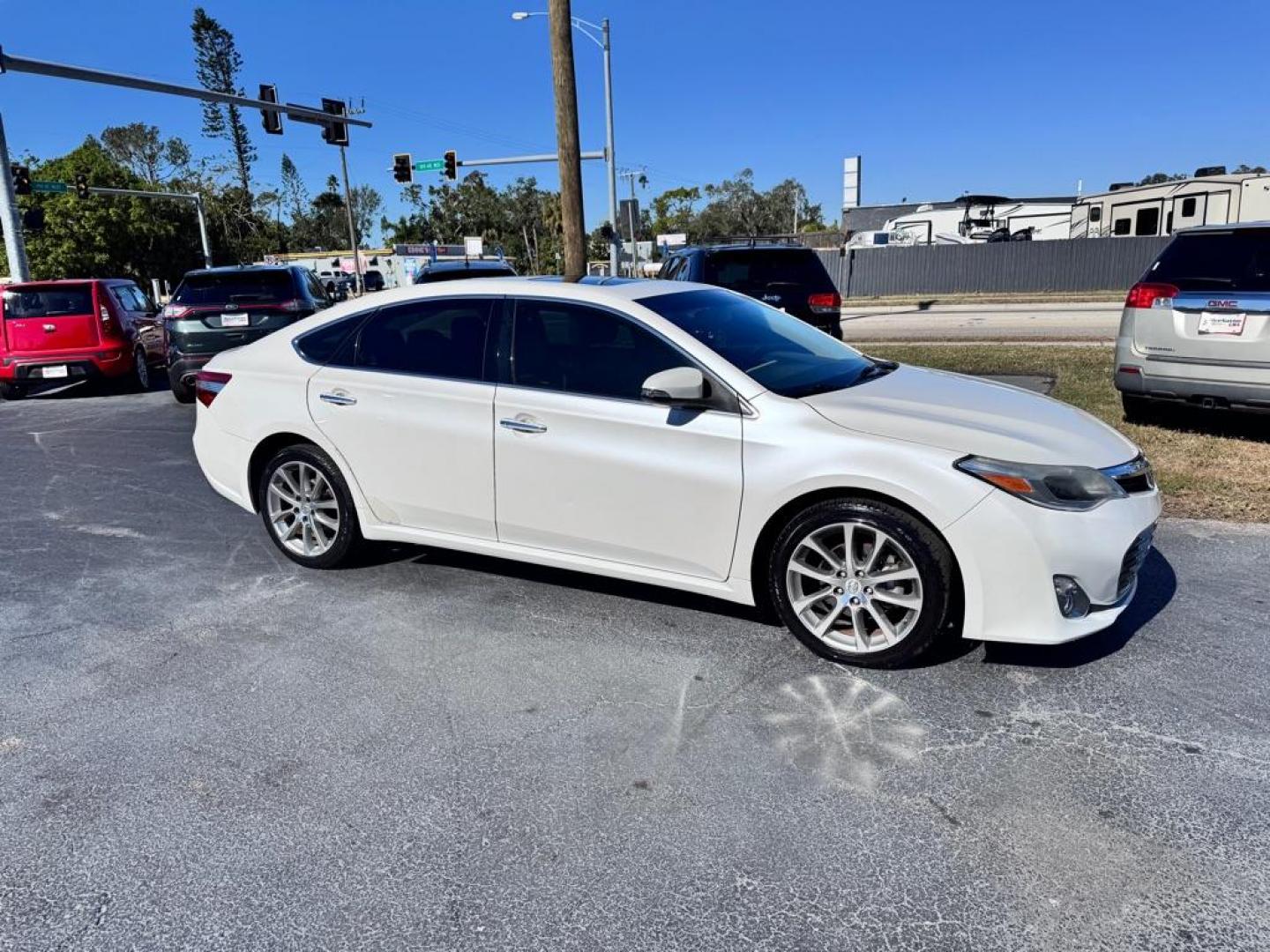 2014 WHITE TOYOTA AVALON XLE (4T1BK1EB0EU) with an 3.5L engine, Automatic transmission, located at 2929 9th St. West, Bradenton, 34205, (941) 242-2810, 27.473591, -82.570679 - Thanks for inquring into DriveNation USA! All vehicles listed can be viewed at www.drivenationusa.com for vehicle history reports and additonal info. We cannot quote any terms such as down payments or monthly payments without an application. You can apply directly at www.drivenationusa.com or by con - Photo#1