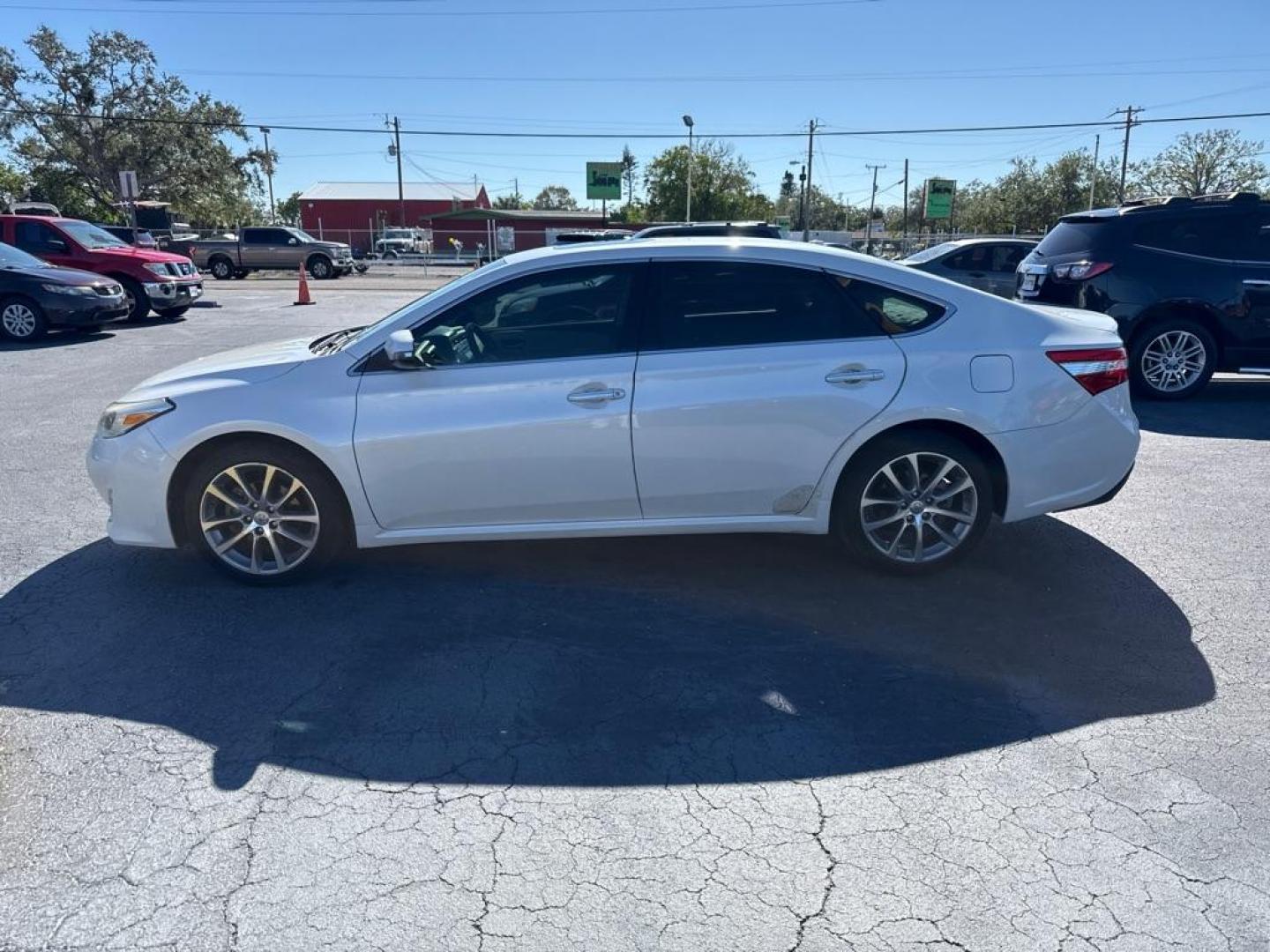 2014 WHITE TOYOTA AVALON XLE (4T1BK1EB0EU) with an 3.5L engine, Automatic transmission, located at 2929 9th St. West, Bradenton, 34205, (941) 242-2810, 27.473591, -82.570679 - Thanks for inquring into DriveNation USA! All vehicles listed can be viewed at www.drivenationusa.com for vehicle history reports and additonal info. We cannot quote any terms such as down payments or monthly payments without an application. You can apply directly at www.drivenationusa.com or by con - Photo#4