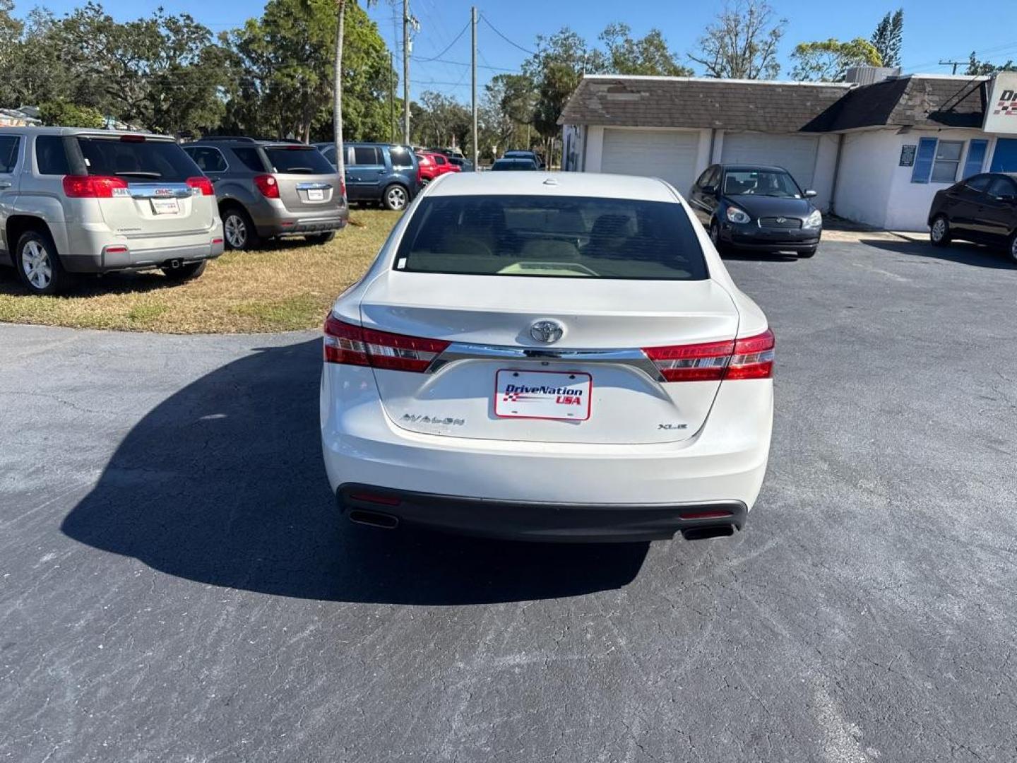 2014 WHITE TOYOTA AVALON XLE (4T1BK1EB0EU) with an 3.5L engine, Automatic transmission, located at 2929 9th St. West, Bradenton, 34205, (941) 242-2810, 27.473591, -82.570679 - Thanks for inquring into DriveNation USA! All vehicles listed can be viewed at www.drivenationusa.com for vehicle history reports and additonal info. We cannot quote any terms such as down payments or monthly payments without an application. You can apply directly at www.drivenationusa.com or by con - Photo#6