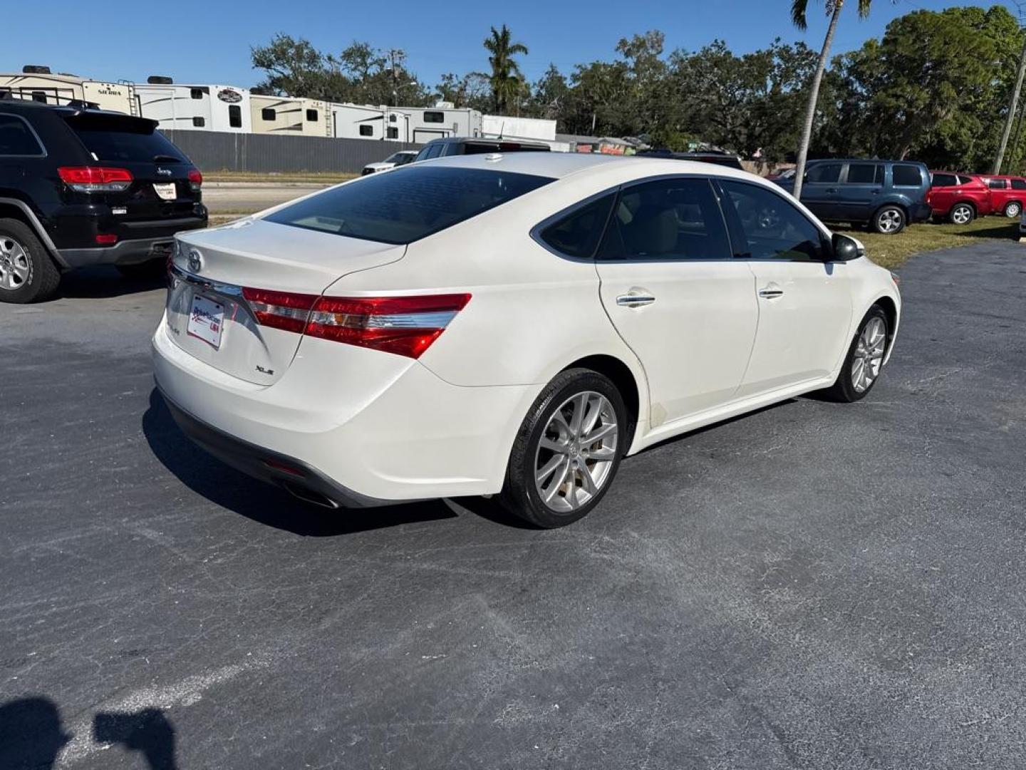 2014 WHITE TOYOTA AVALON XLE (4T1BK1EB0EU) with an 3.5L engine, Automatic transmission, located at 2929 9th St. West, Bradenton, 34205, (941) 242-2810, 27.473591, -82.570679 - Thanks for inquring into DriveNation USA! All vehicles listed can be viewed at www.drivenationusa.com for vehicle history reports and additonal info. We cannot quote any terms such as down payments or monthly payments without an application. You can apply directly at www.drivenationusa.com or by con - Photo#7