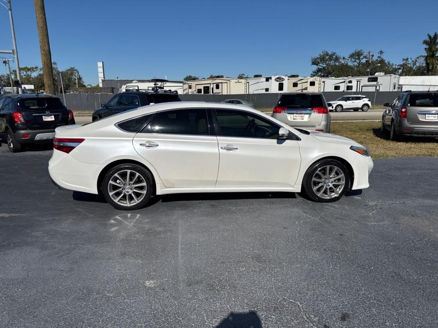 2014 WHITE TOYOTA AVALON XLE (4T1BK1EB0EU) with an 3.5L engine, Automatic transmission, located at 2929 9th St. West, Bradenton, 34205, (941) 242-2810, 27.473591, -82.570679 - Thanks for inquring into DriveNation USA! All vehicles listed can be viewed at www.drivenationusa.com for vehicle history reports and additonal info. We cannot quote any terms such as down payments or monthly payments without an application. You can apply directly at www.drivenationusa.com or by con - Photo#8