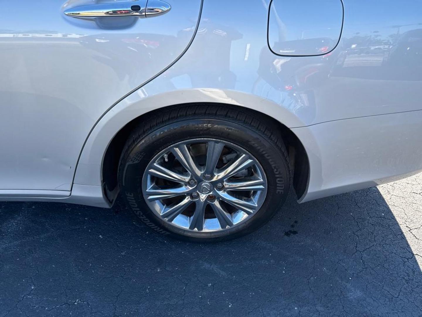 2007 SILVER LEXUS ES 350 (JTHBJ46G272) with an 3.5L engine, Automatic transmission, located at 2929 9th St. West, Bradenton, 34205, (941) 242-2810, 27.473591, -82.570679 - Photo#9