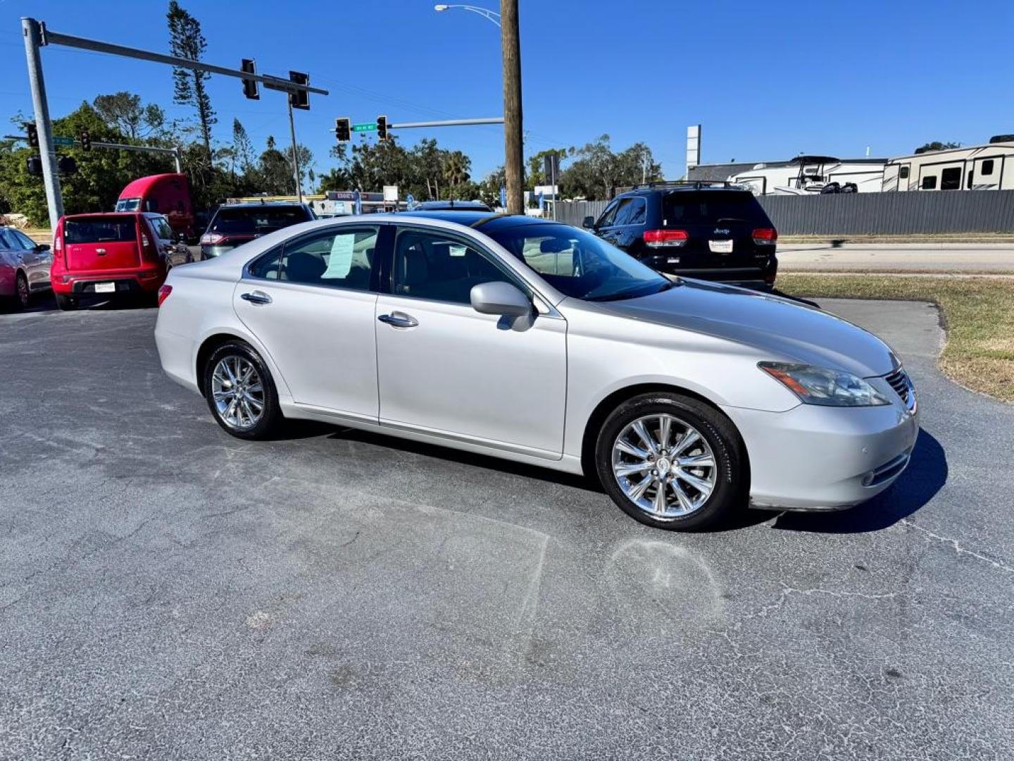 2007 SILVER LEXUS ES 350 (JTHBJ46G272) with an 3.5L engine, Automatic transmission, located at 2929 9th St. West, Bradenton, 34205, (941) 242-2810, 27.473591, -82.570679 - Photo#2