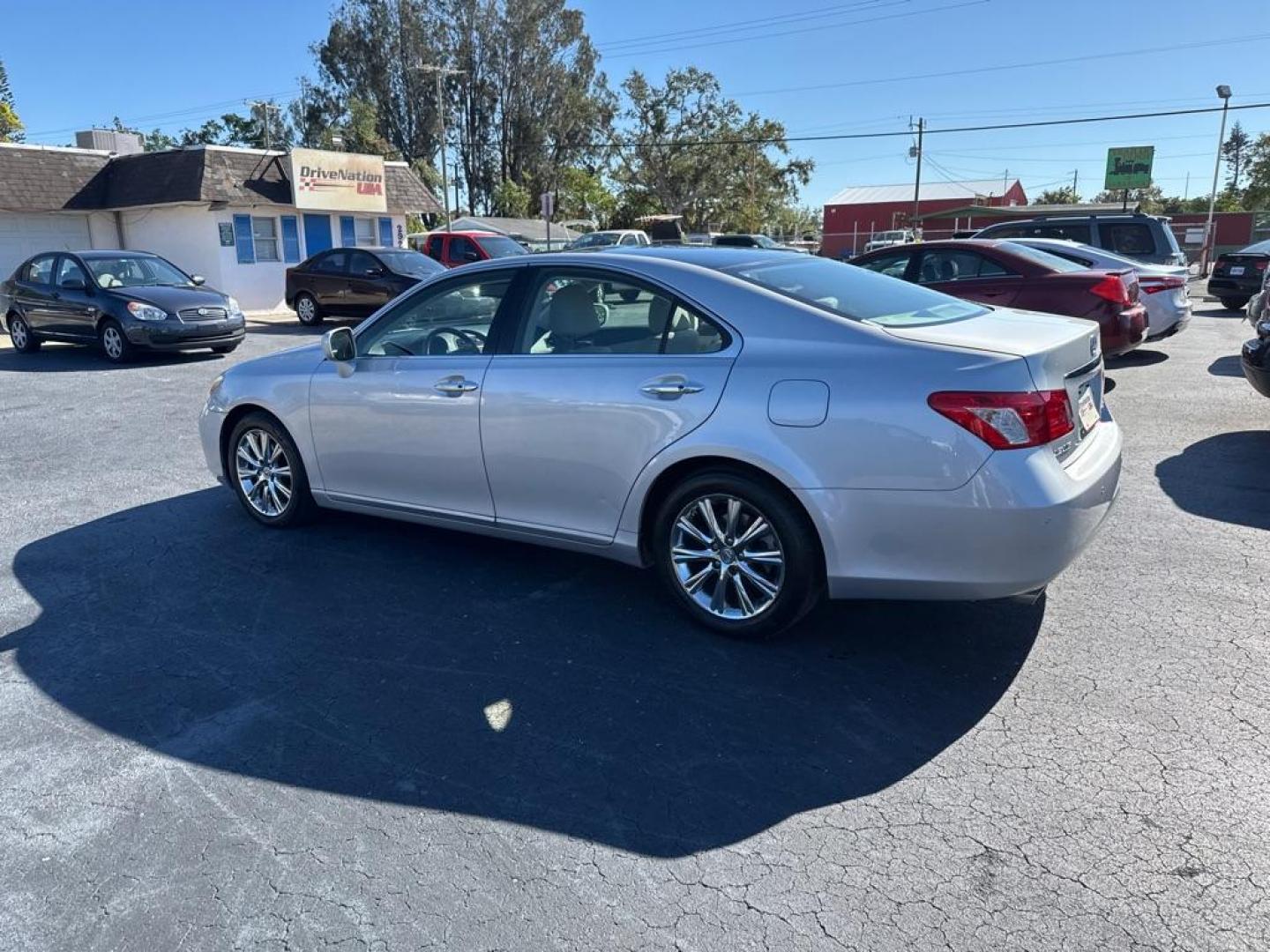 2007 SILVER LEXUS ES 350 (JTHBJ46G272) with an 3.5L engine, Automatic transmission, located at 2929 9th St. West, Bradenton, 34205, (941) 242-2810, 27.473591, -82.570679 - Photo#5