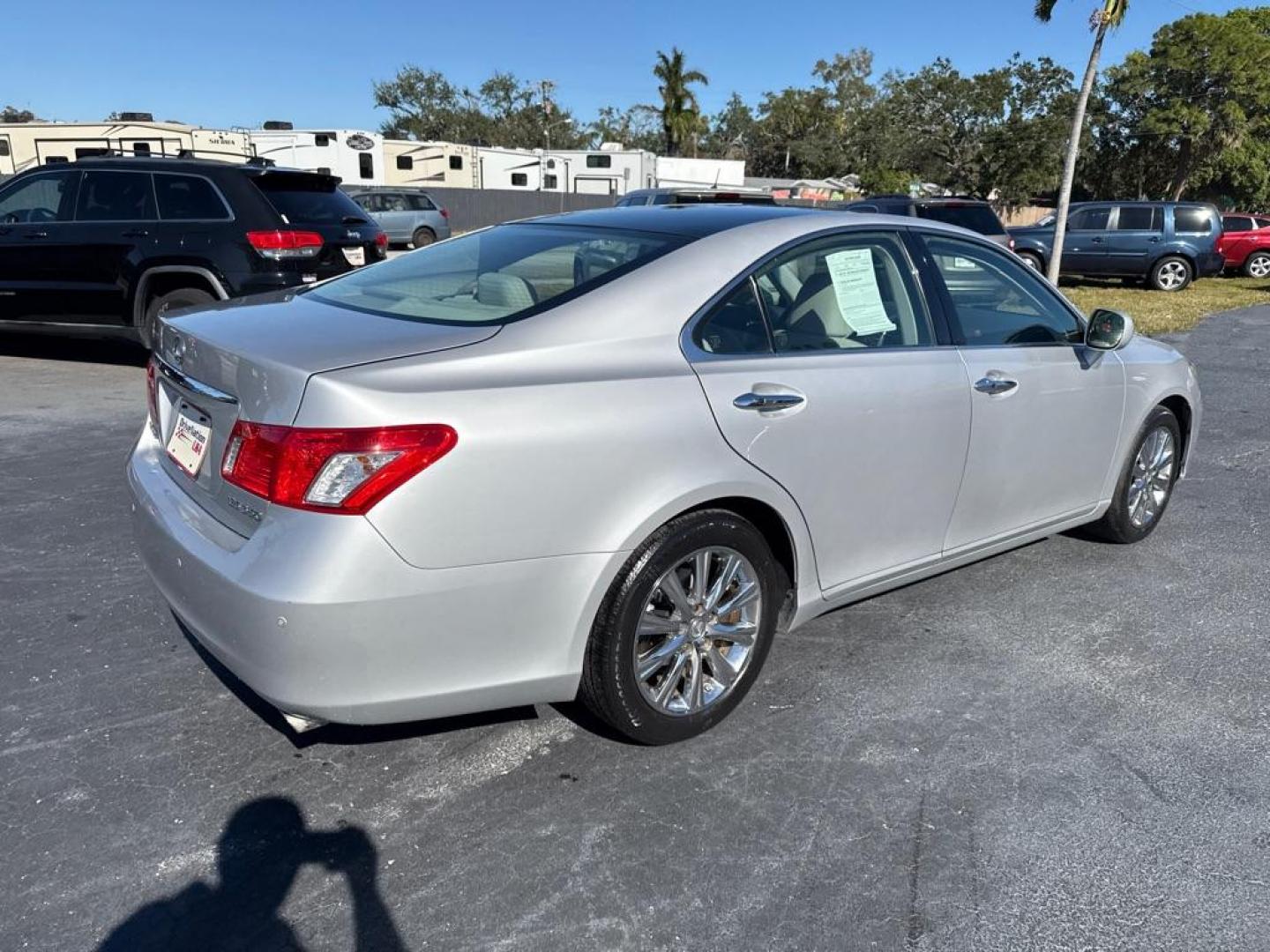 2007 SILVER LEXUS ES 350 (JTHBJ46G272) with an 3.5L engine, Automatic transmission, located at 2929 9th St. West, Bradenton, 34205, (941) 242-2810, 27.473591, -82.570679 - Photo#7