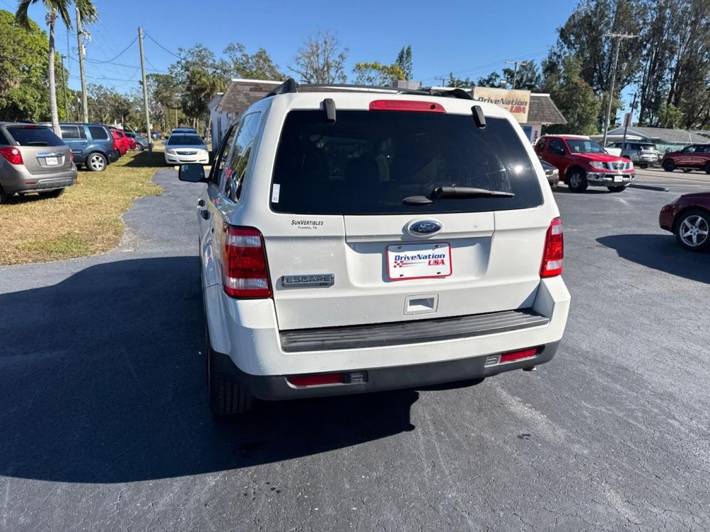 2011 WHITE FORD ESCAPE XLT (1FMCU0D74BK) with an 2.5L engine, Automatic transmission, located at 2929 9th St. West, Bradenton, 34205, (941) 242-2810, 27.473591, -82.570679 - Thanks for inquring into DriveNation USA! All vehicles listed can be viewed at www.drivenationusa.com for vehicle history reports and additonal info. We cannot quote any terms such as down payments or monthly payments without an application. You can apply directly at www.drivenationusa.com or by con - Photo#6