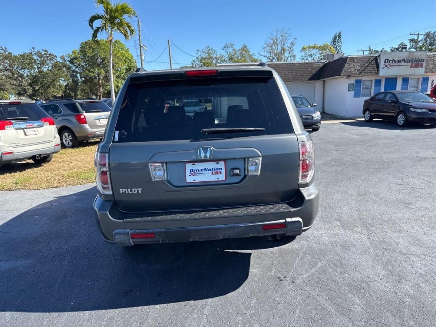 2008 TAN HONDA PILOT EXL (5FNYF28758B) with an 3.5L engine, Automatic transmission, located at 2929 9th St. West, Bradenton, 34205, (941) 242-2810, 27.473591, -82.570679 - Thanks for inquring into DriveNation USA! All vehicles listed can be viewed at www.drivenationusa.com for vehicle history reports and additonal info. We cannot quote any terms such as down payments or monthly payments without an application. You can apply directly at www.drivenationusa.com or by con - Photo#5