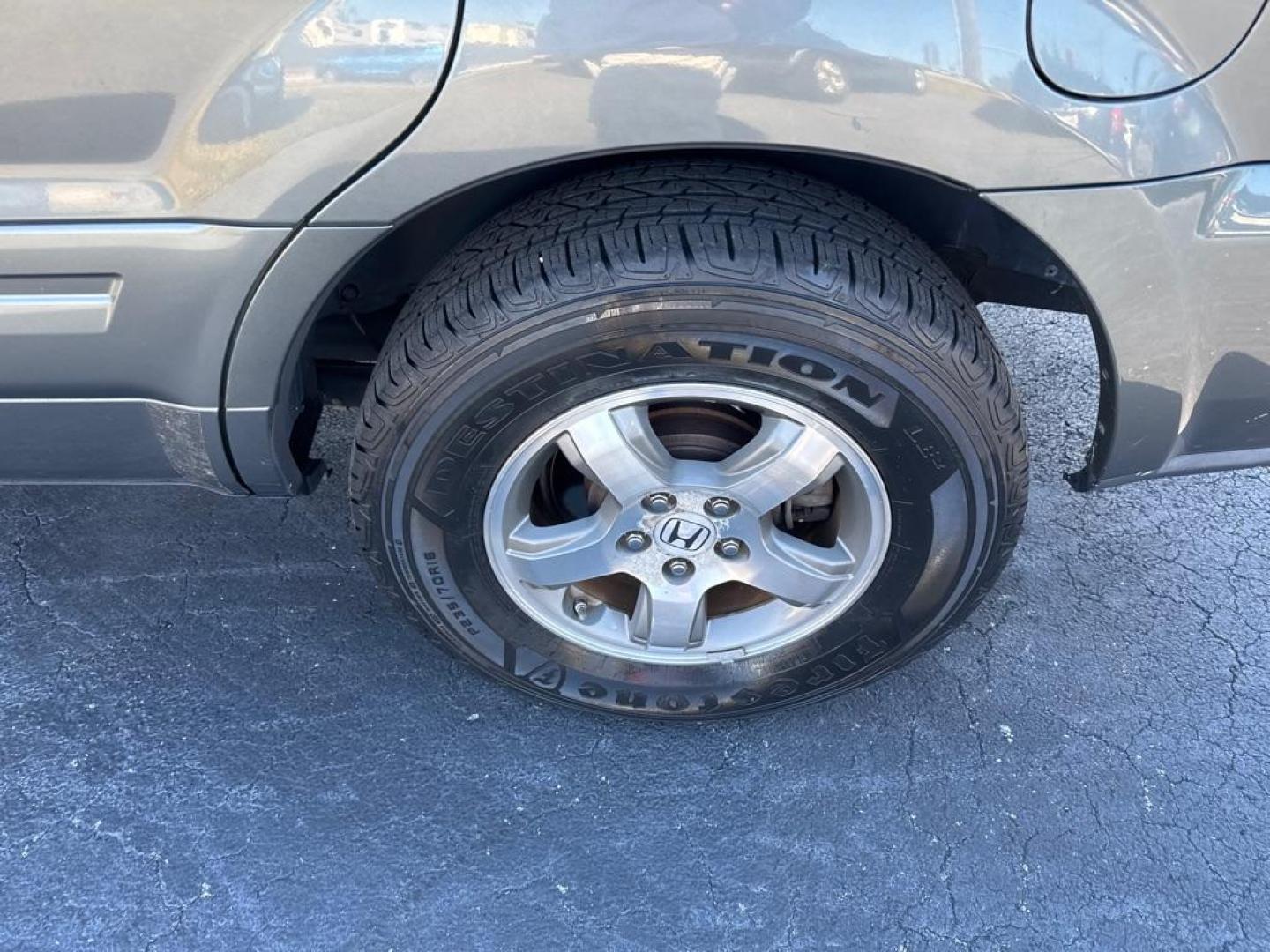 2008 TAN HONDA PILOT EXL (5FNYF28758B) with an 3.5L engine, Automatic transmission, located at 2929 9th St. West, Bradenton, 34205, (941) 242-2810, 27.473591, -82.570679 - Thanks for inquring into DriveNation USA! All vehicles listed can be viewed at www.drivenationusa.com for vehicle history reports and additonal info. We cannot quote any terms such as down payments or monthly payments without an application. You can apply directly at www.drivenationusa.com or by con - Photo#8