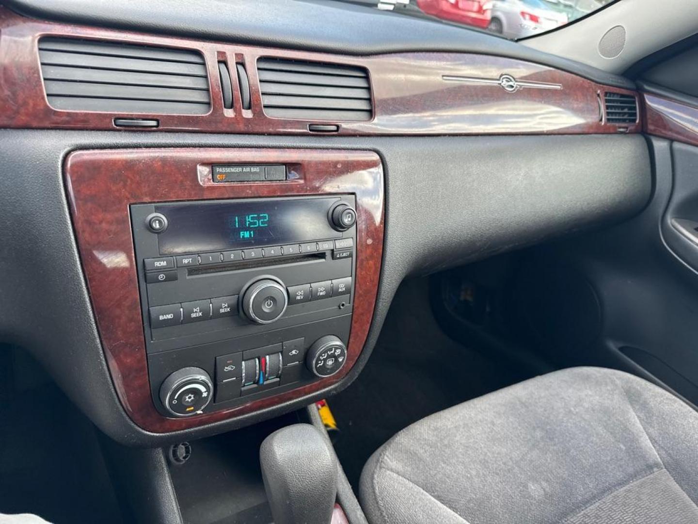 2008 GRAY CHEVROLET IMPALA LT (2G1WT55K781) with an 3.5L engine, Automatic transmission, located at 2929 9th St. West, Bradenton, 34205, (941) 242-2810, 27.473591, -82.570679 - Thanks for inquring into DriveNation USA! All vehicles listed can be viewed at www.drivenationusa.com for vehicle history reports and additonal info. We cannot quote any terms such as down payments or monthly payments without an application. You can apply directly at www.drivenationusa.com or by con - Photo#9