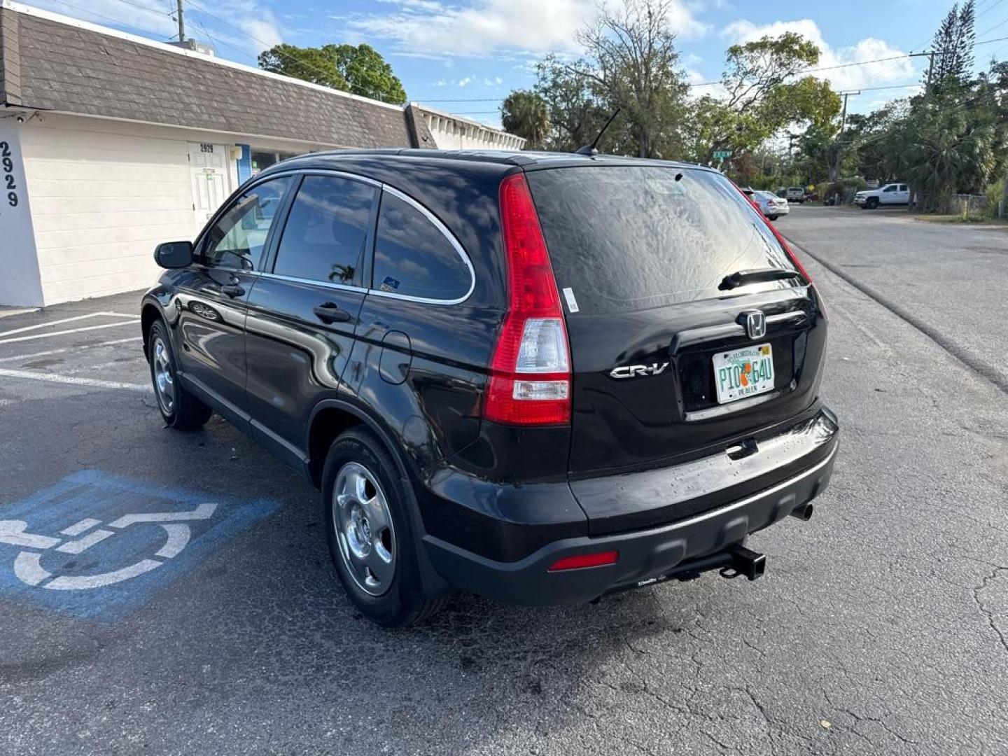 2008 BLACK HONDA CR-V LX (JHLRE38378C) with an 2.4L engine, Automatic transmission, located at 2929 9th St. West, Bradenton, 34205, (941) 242-2810, 27.473591, -82.570679 - Thanks for inquring into DriveNation USA! All vehicles listed can be viewed at www.drivenationusa.com for vehicle history reports and additonal info. We cannot quote any terms such as down payments or monthly payments without an application. You can apply directly at www.drivenationusa.com or by con - Photo#5