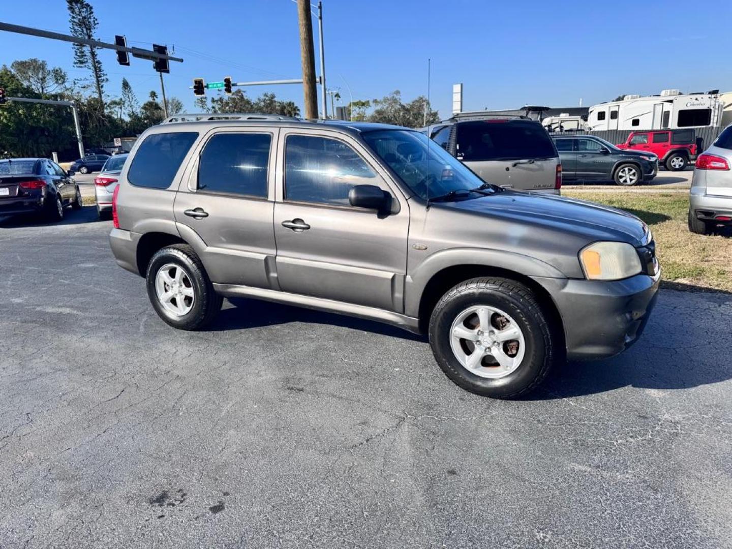 2006 GRAY MAZDA TRIBUTE S (4F2YZ04106K) with an 3.0L engine, Automatic transmission, located at 2929 9th St. West, Bradenton, 34205, (941) 242-2810, 27.473591, -82.570679 - Thanks for inquring into DriveNation USA! All vehicles listed can be viewed at www.drivenationusa.com for vehicle history reports and additonal info. We cannot quote any terms such as down payments or monthly payments without an application. You can apply directly at www.drivenationusa.com or by con - Photo#12