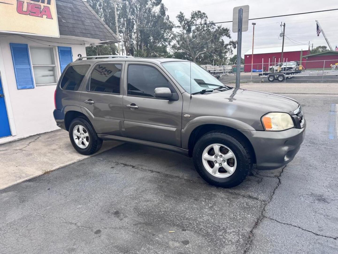 2006 GRAY MAZDA TRIBUTE S (4F2YZ04106K) with an 3.0L engine, Automatic transmission, located at 2929 9th St. West, Bradenton, 34205, (941) 242-2810, 27.473591, -82.570679 - Thanks for inquring into DriveNation USA! All vehicles listed can be viewed at www.drivenationusa.com for vehicle history reports and additonal info. We cannot quote any terms such as down payments or monthly payments without an application. You can apply directly at www.drivenationusa.com or by con - Photo#2