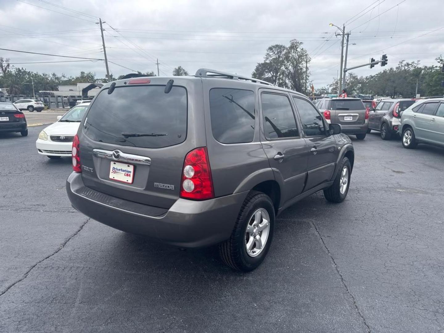 2006 GRAY MAZDA TRIBUTE S (4F2YZ04106K) with an 3.0L engine, Automatic transmission, located at 2929 9th St. West, Bradenton, 34205, (941) 242-2810, 27.473591, -82.570679 - Thanks for inquring into DriveNation USA! All vehicles listed can be viewed at www.drivenationusa.com for vehicle history reports and additonal info. We cannot quote any terms such as down payments or monthly payments without an application. You can apply directly at www.drivenationusa.com or by con - Photo#6