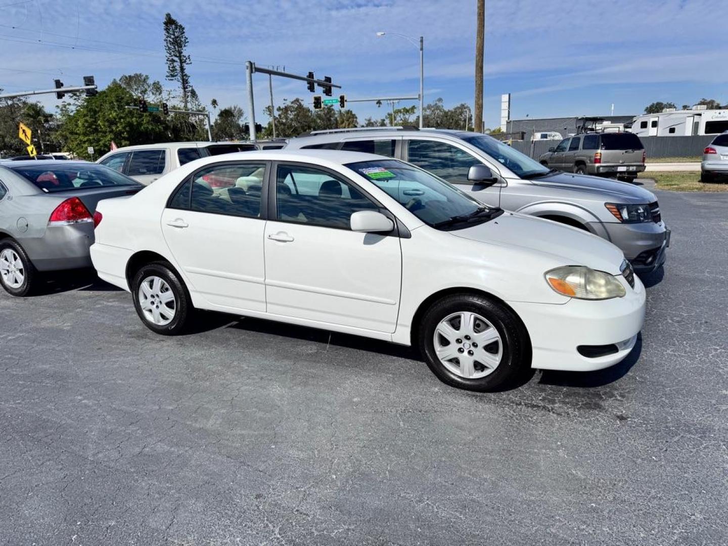 2006 WHITE TOYOTA COROLLA CE (1NXBR32E26Z) with an 1.8L engine, Automatic transmission, located at 2929 9th St. West, Bradenton, 34205, (941) 242-2810, 27.473591, -82.570679 - Photo#2