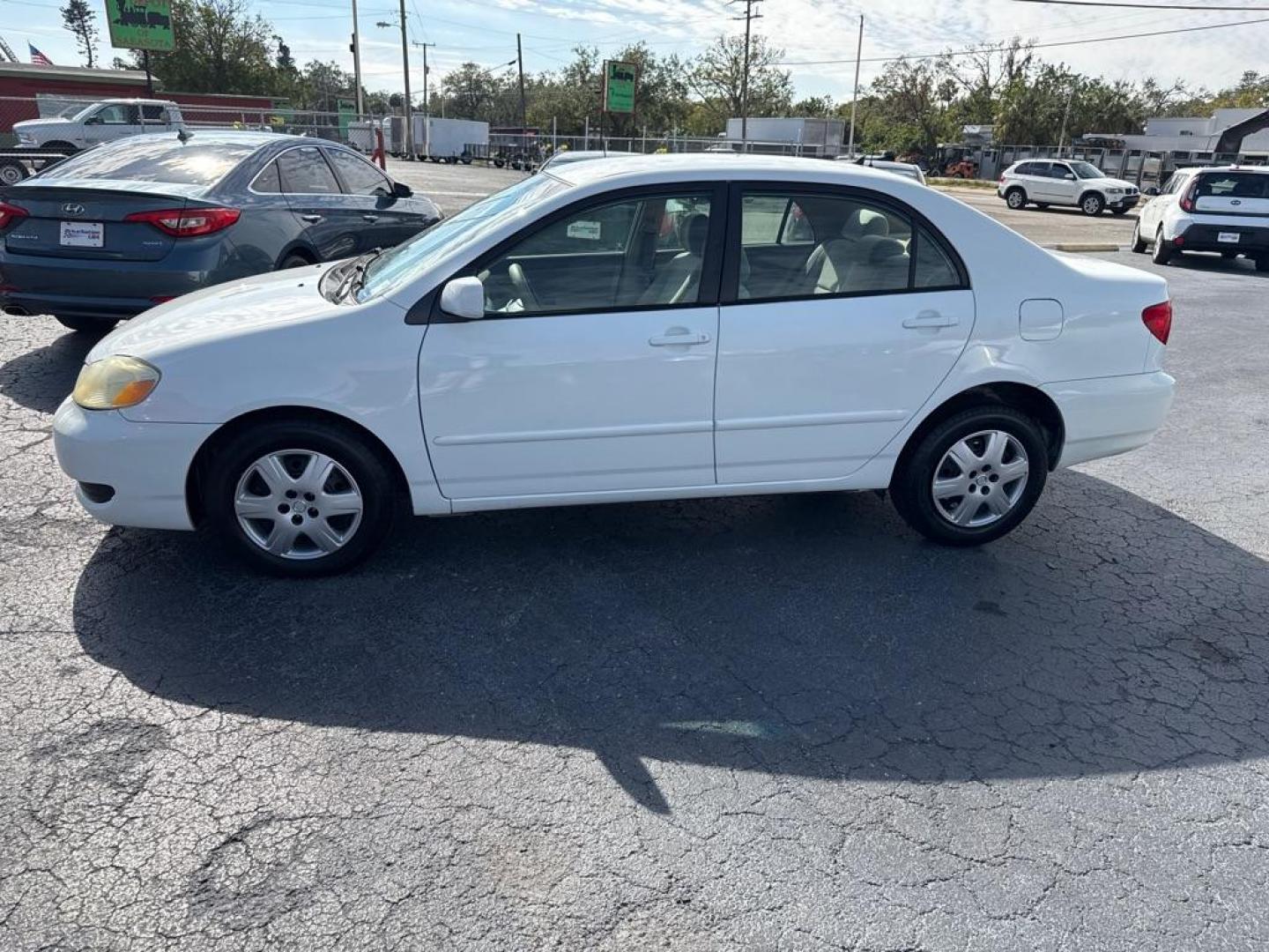 2006 WHITE TOYOTA COROLLA CE (1NXBR32E26Z) with an 1.8L engine, Automatic transmission, located at 2929 9th St. West, Bradenton, 34205, (941) 242-2810, 27.473591, -82.570679 - Photo#4