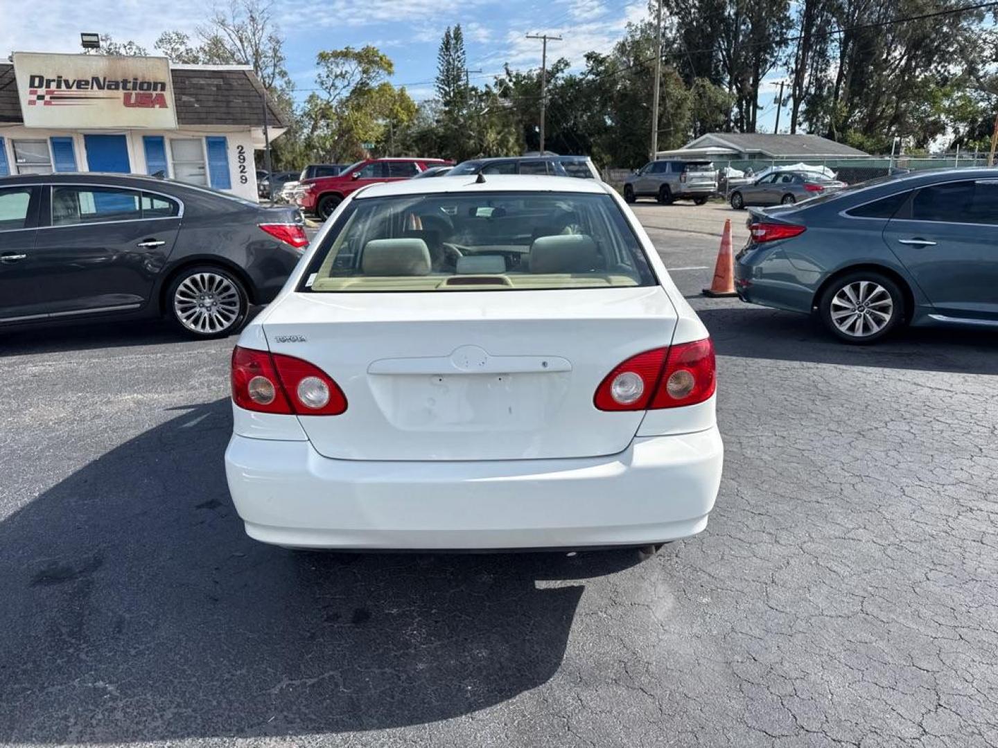 2006 WHITE TOYOTA COROLLA CE (1NXBR32E26Z) with an 1.8L engine, Automatic transmission, located at 2929 9th St. West, Bradenton, 34205, (941) 242-2810, 27.473591, -82.570679 - Photo#5