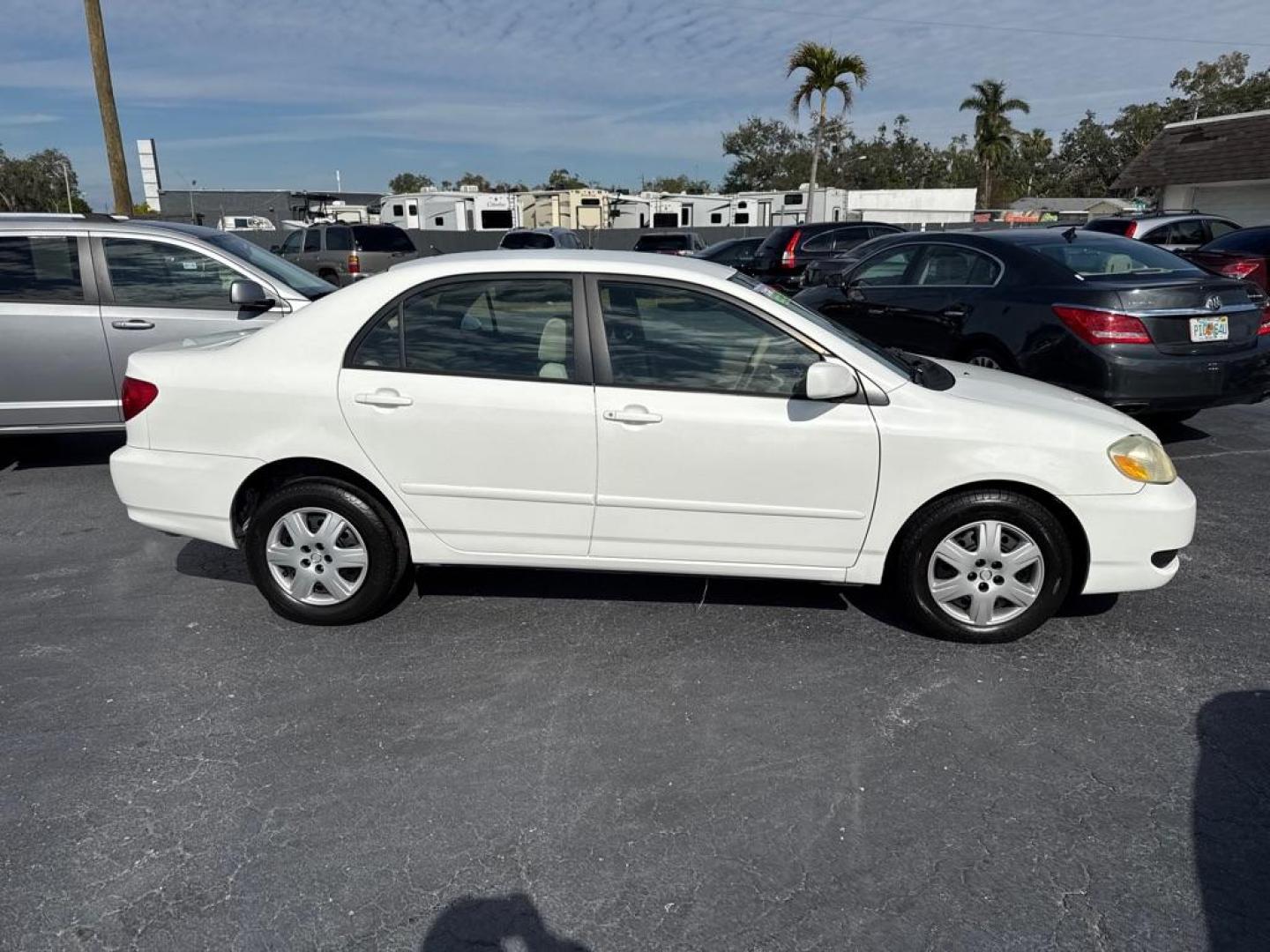 2006 WHITE TOYOTA COROLLA CE (1NXBR32E26Z) with an 1.8L engine, Automatic transmission, located at 2929 9th St. West, Bradenton, 34205, (941) 242-2810, 27.473591, -82.570679 - Photo#6