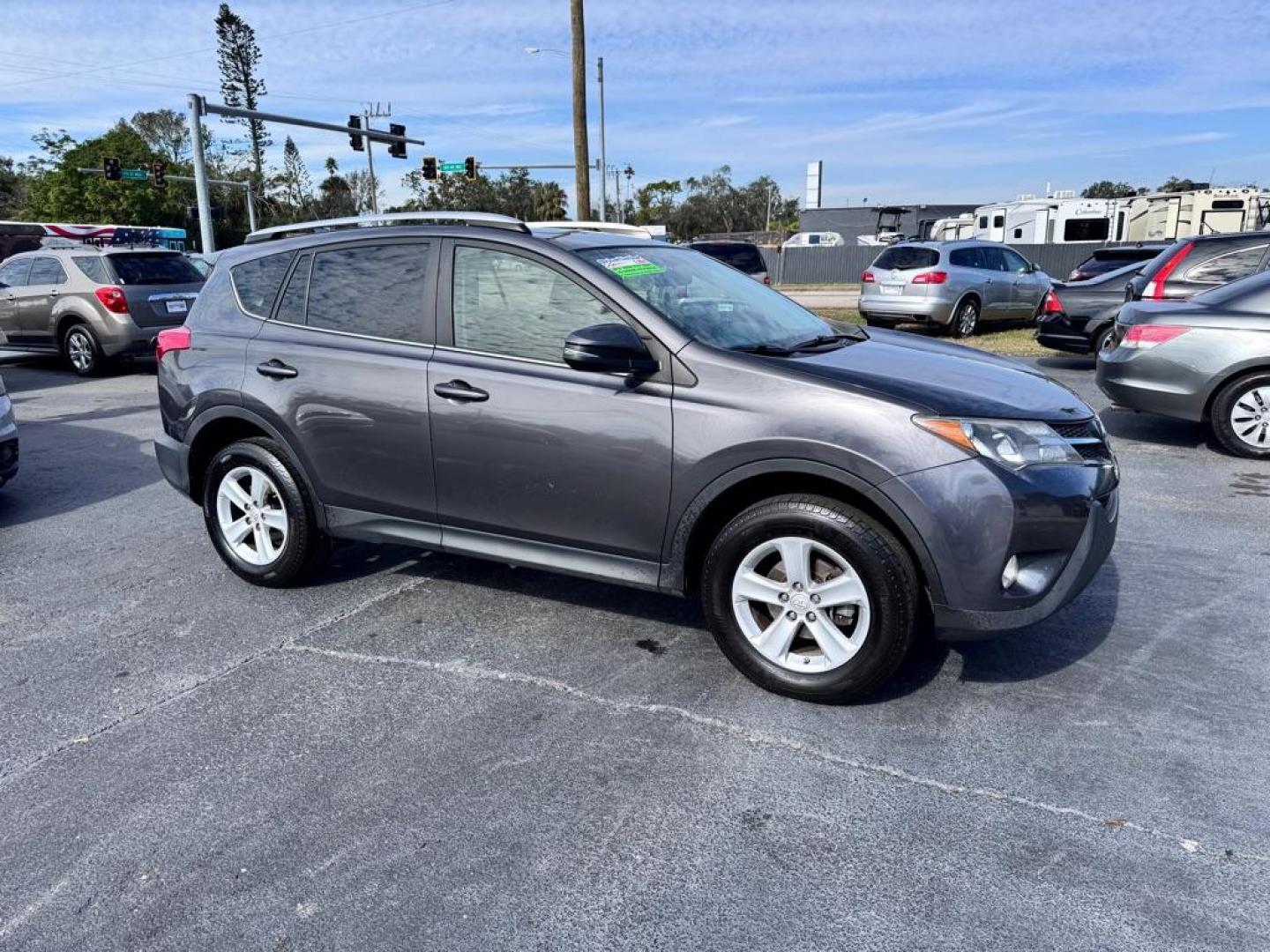 2014 GRAY TOYOTA RAV4 XLE (JTMWFREV9EJ) with an 2.5L engine, Automatic transmission, located at 2929 9th St. West, Bradenton, 34205, (941) 242-2810, 27.473591, -82.570679 - Photo#14