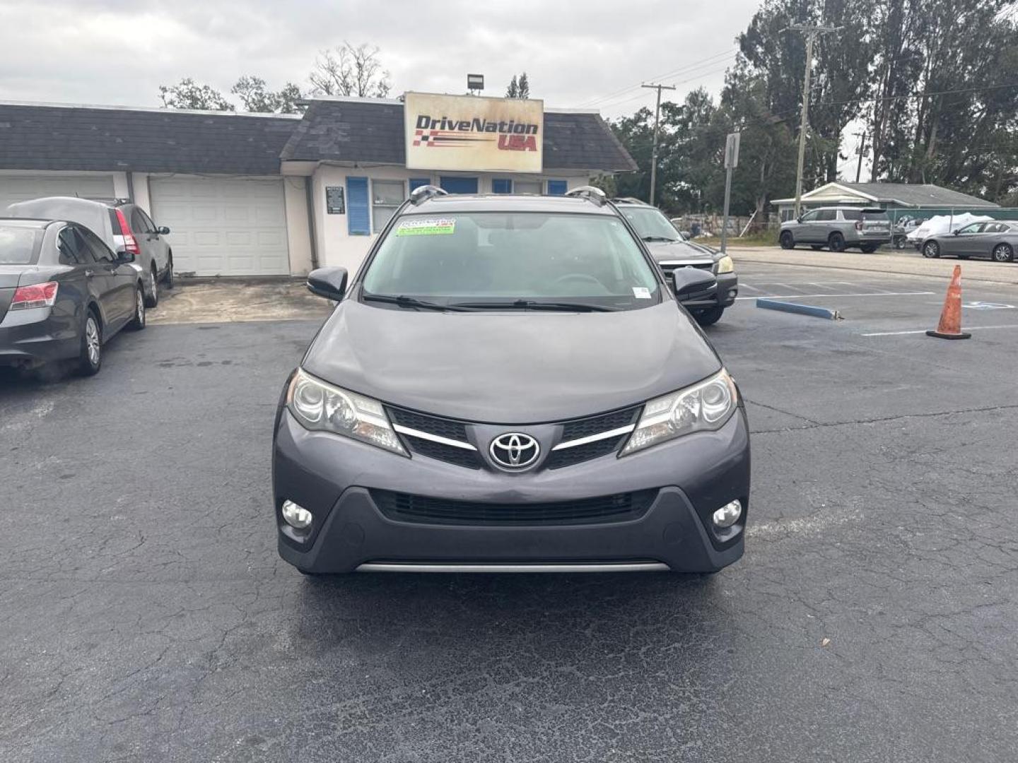 2014 GRAY TOYOTA RAV4 XLE (JTMWFREV9EJ) with an 2.5L engine, Automatic transmission, located at 2929 9th St. West, Bradenton, 34205, (941) 242-2810, 27.473591, -82.570679 - Thanks for inquring into DriveNation USA! All vehicles listed can be viewed at www.drivenationusa.com for vehicle history reports and additonal info. We cannot quote any terms such as down payments or monthly payments without an application. You can apply directly at www.drivenationusa.com or by con - Photo#4