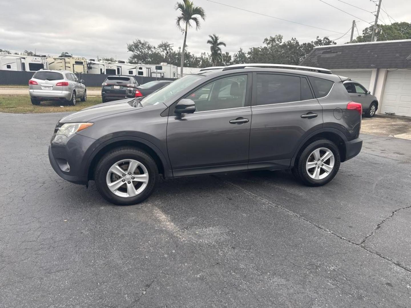 2014 GRAY TOYOTA RAV4 XLE (JTMWFREV9EJ) with an 2.5L engine, Automatic transmission, located at 2929 9th St. West, Bradenton, 34205, (941) 242-2810, 27.473591, -82.570679 - Thanks for inquring into DriveNation USA! All vehicles listed can be viewed at www.drivenationusa.com for vehicle history reports and additonal info. We cannot quote any terms such as down payments or monthly payments without an application. You can apply directly at www.drivenationusa.com or by con - Photo#5