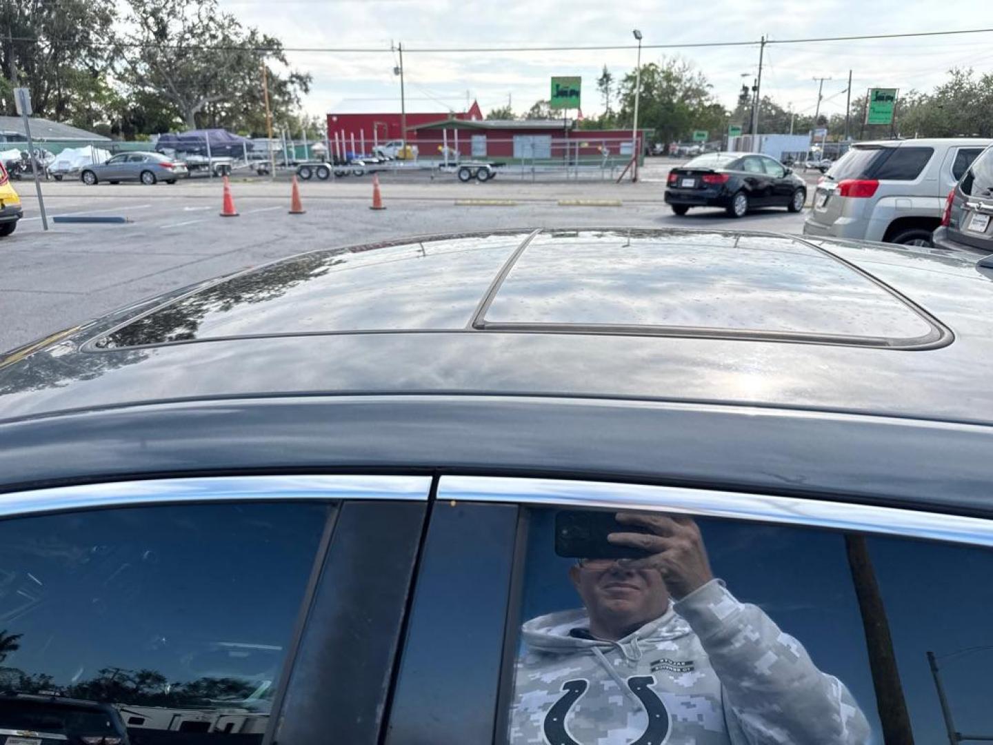 2018 GRAY CHEVROLET MALIBU LT (1G1ZD5ST4JF) with an 1.5L engine, Automatic transmission, located at 2929 9th St. West, Bradenton, 34205, (941) 242-2810, 27.473591, -82.570679 - Thanks for inquring into DriveNation USA! All vehicles listed can be viewed at www.drivenationusa.com for vehicle history reports and additonal info. We cannot quote any terms such as down payments or monthly payments without an application. You can apply directly at www.drivenationusa.com or by con - Photo#10