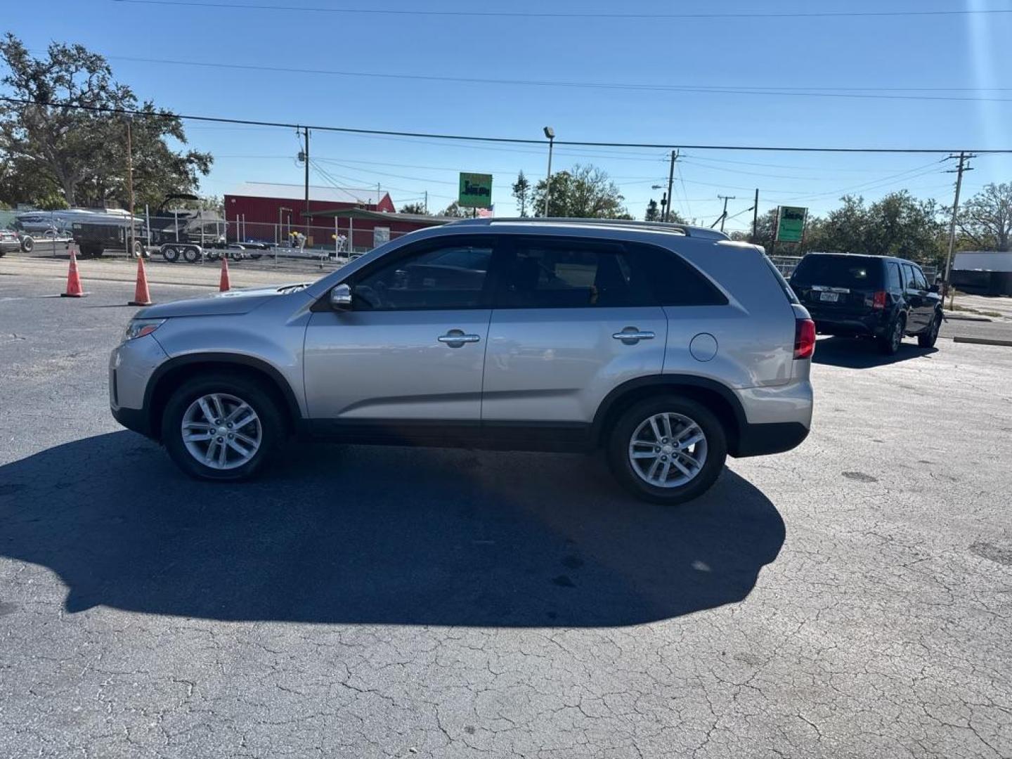 2014 SILVER KIA SORENTO LX (5XYKT4A76EG) with an 3.3L engine, Automatic transmission, located at 2929 9th St. West, Bradenton, 34205, (941) 242-2810, 27.473591, -82.570679 - Thanks for inquring into DriveNation USA! All vehicles listed can be viewed at www.drivenationusa.com for vehicle history reports and additonal info. We cannot quote any terms such as down payments or monthly payments without an application. You can apply directly at www.drivenationusa.com or by con - Photo#4